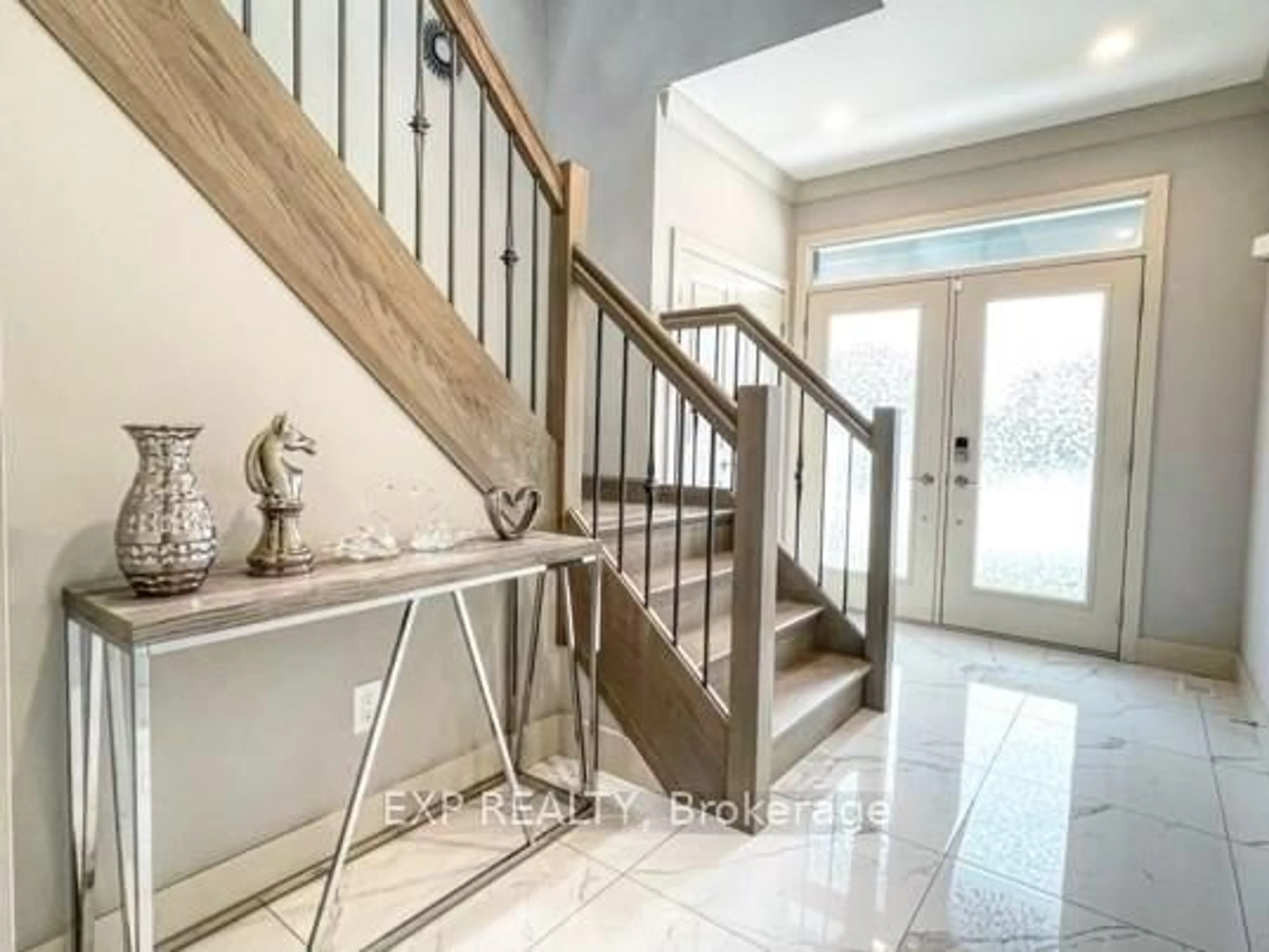 Indoor foyer for 2255 Constance Ave, London South Ontario N6M 0G4