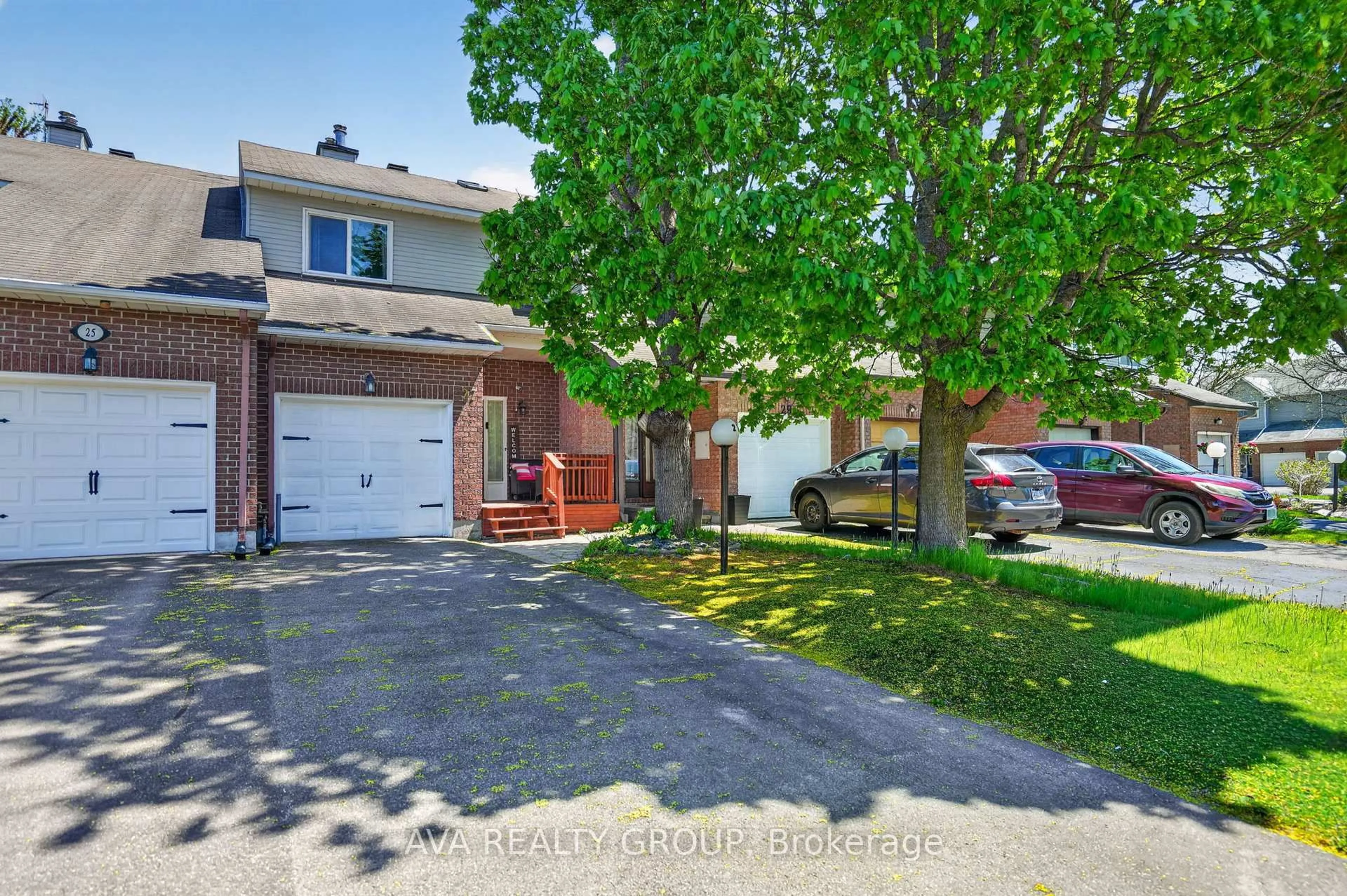 A pic from outside/outdoor area/front of a property/back of a property/a pic from drone, street for 27 Danaher Dr, Ottawa Ontario K2J 3Y5