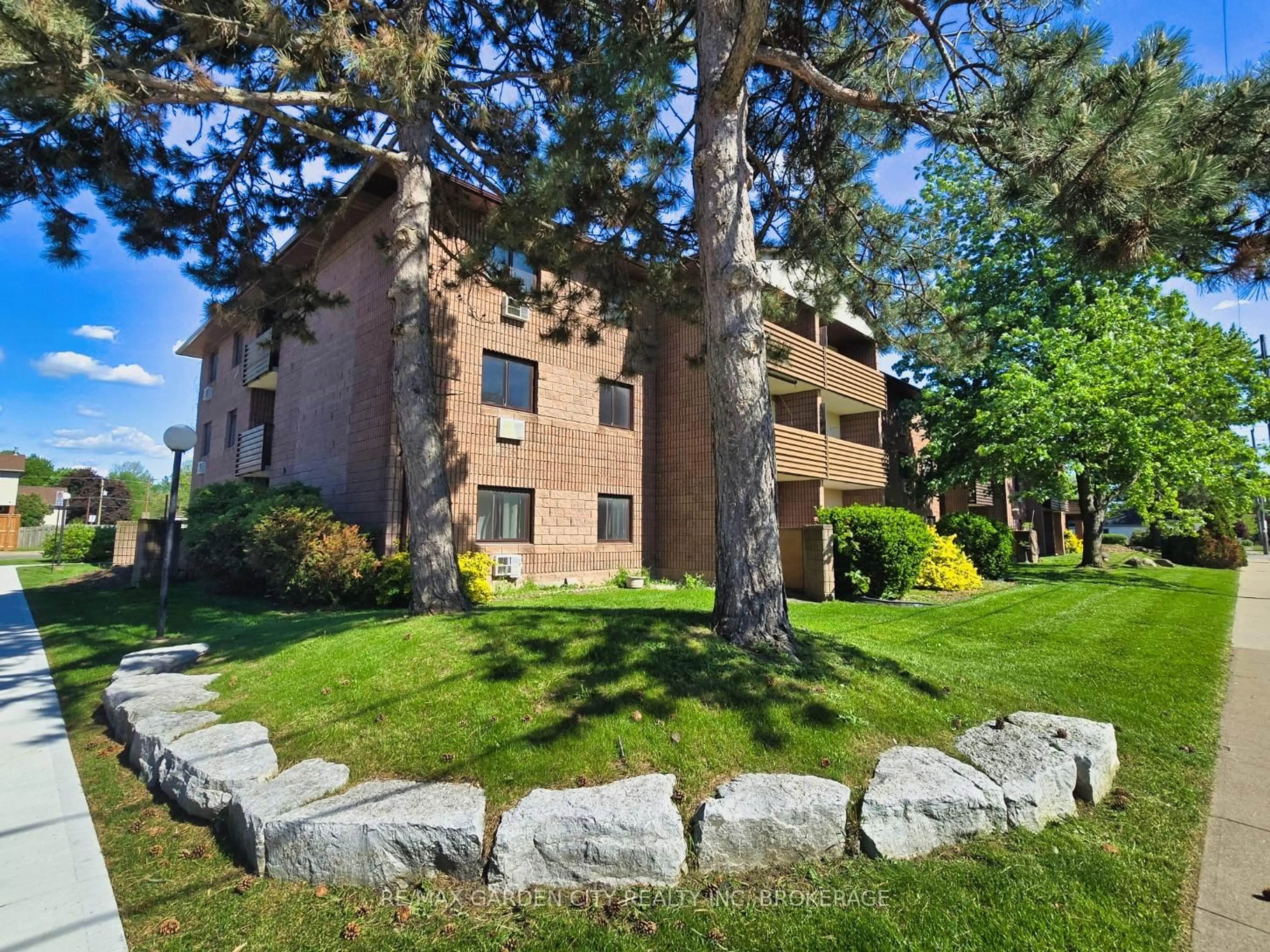 Patio, unknown for 72 Main St #211, Port Colborne Ontario L3K 5Z8