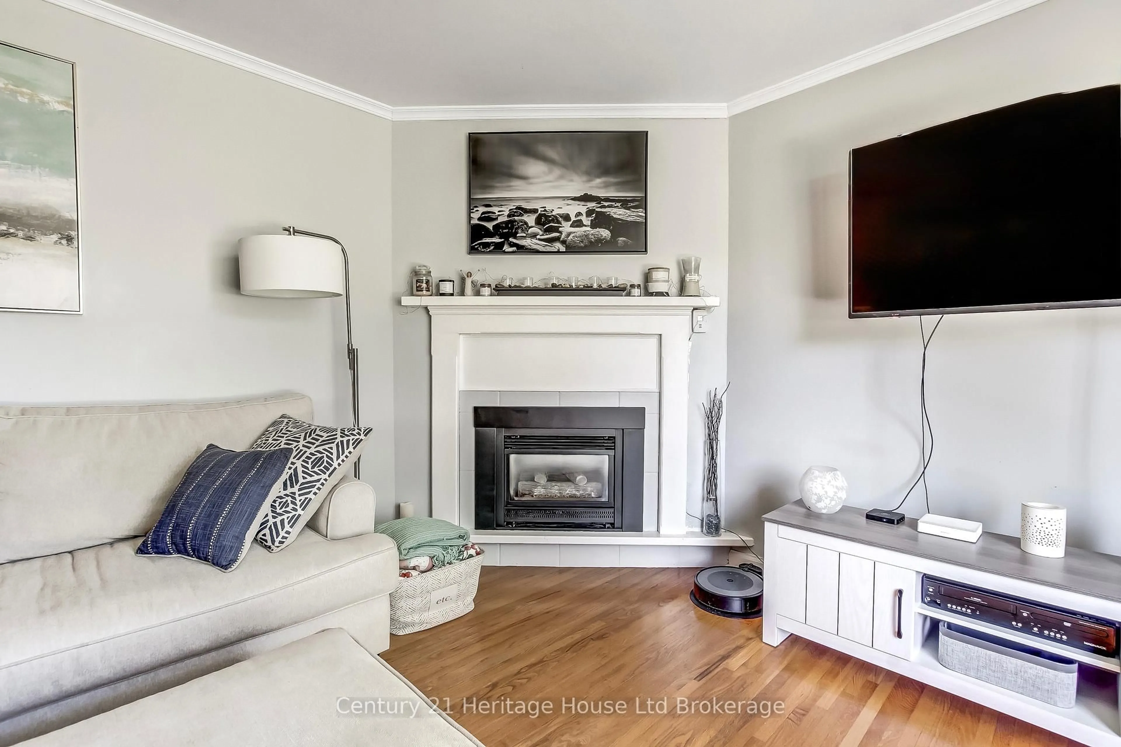 Living room with furniture, wood/laminate floor for 219 Brock St, Zorra Ontario N0M 2M0