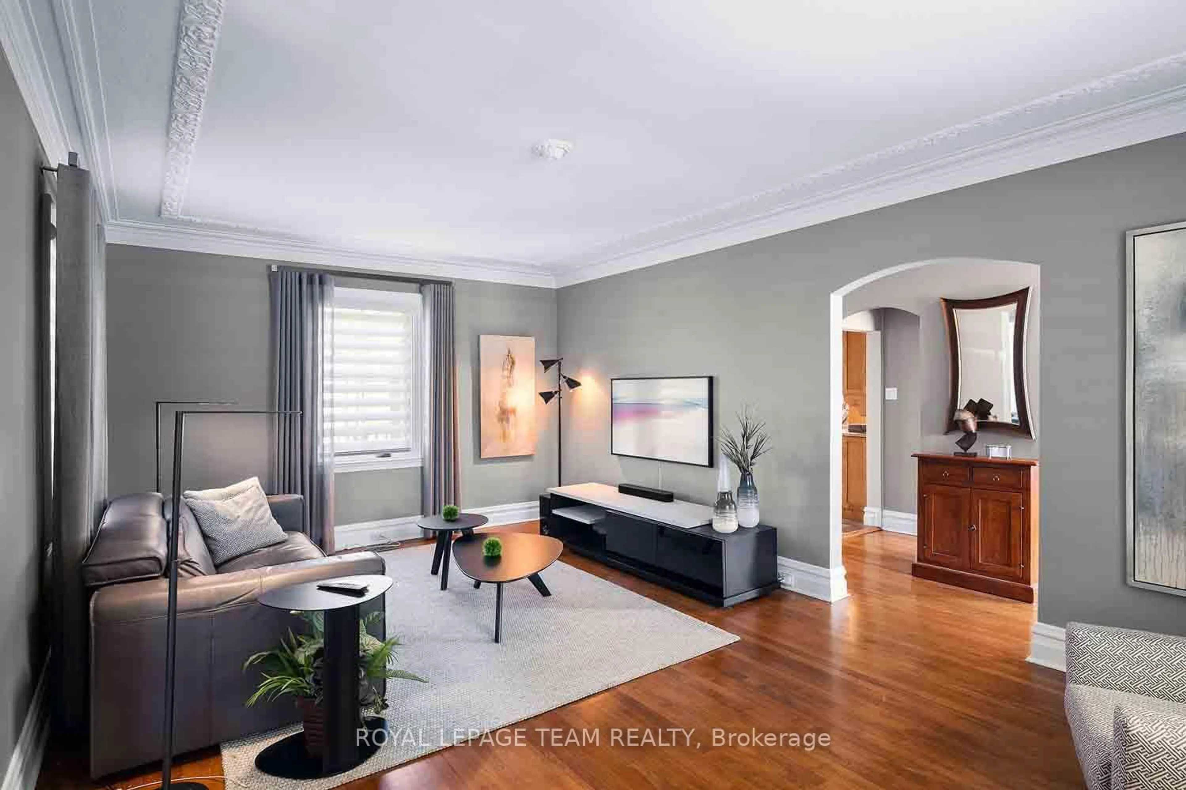 Living room with furniture, unknown for 139 PLEASANT PARK Rd, Ottawa Ontario K1H 5M4