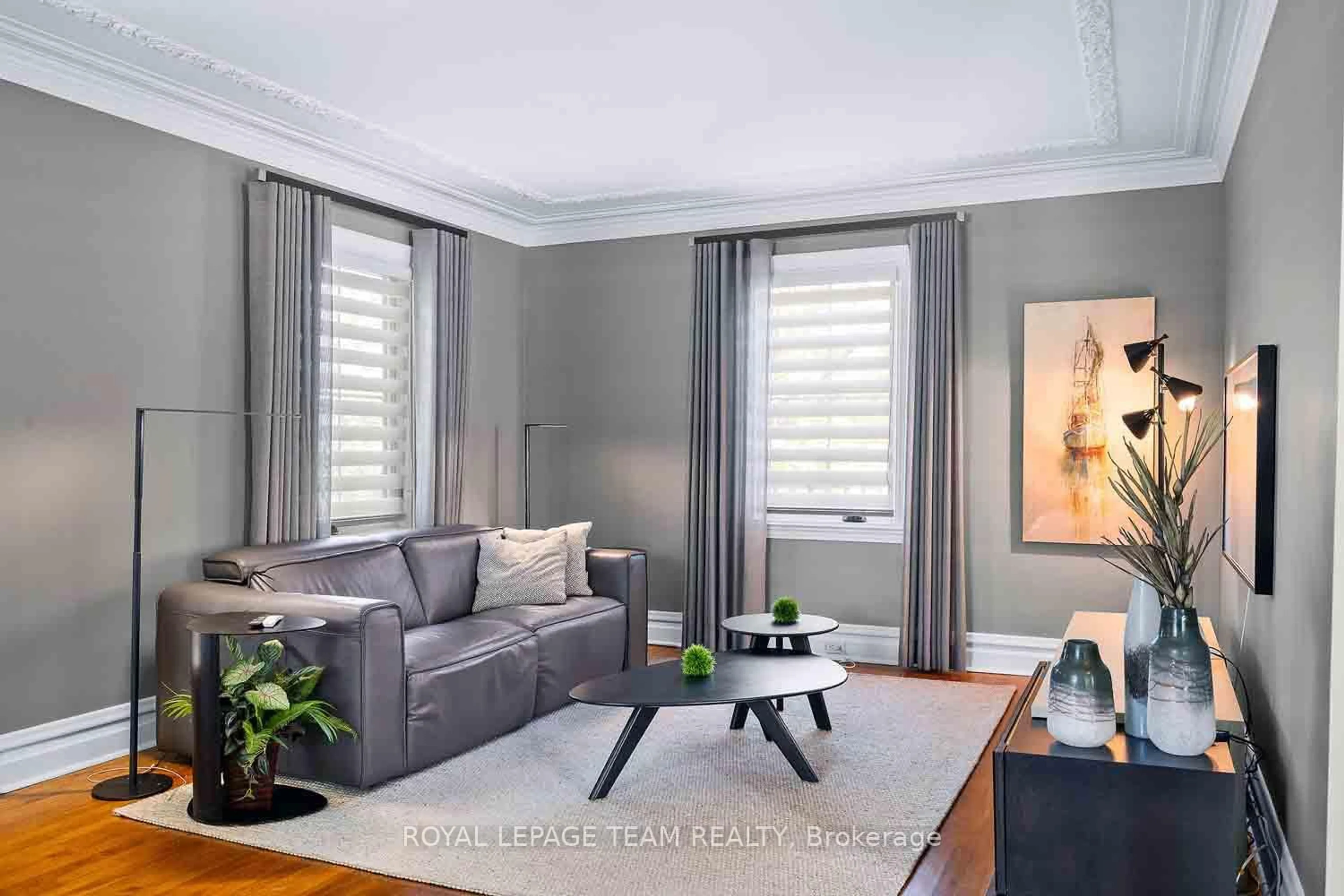 Living room with furniture, unknown for 139 PLEASANT PARK Rd, Ottawa Ontario K1H 5M4