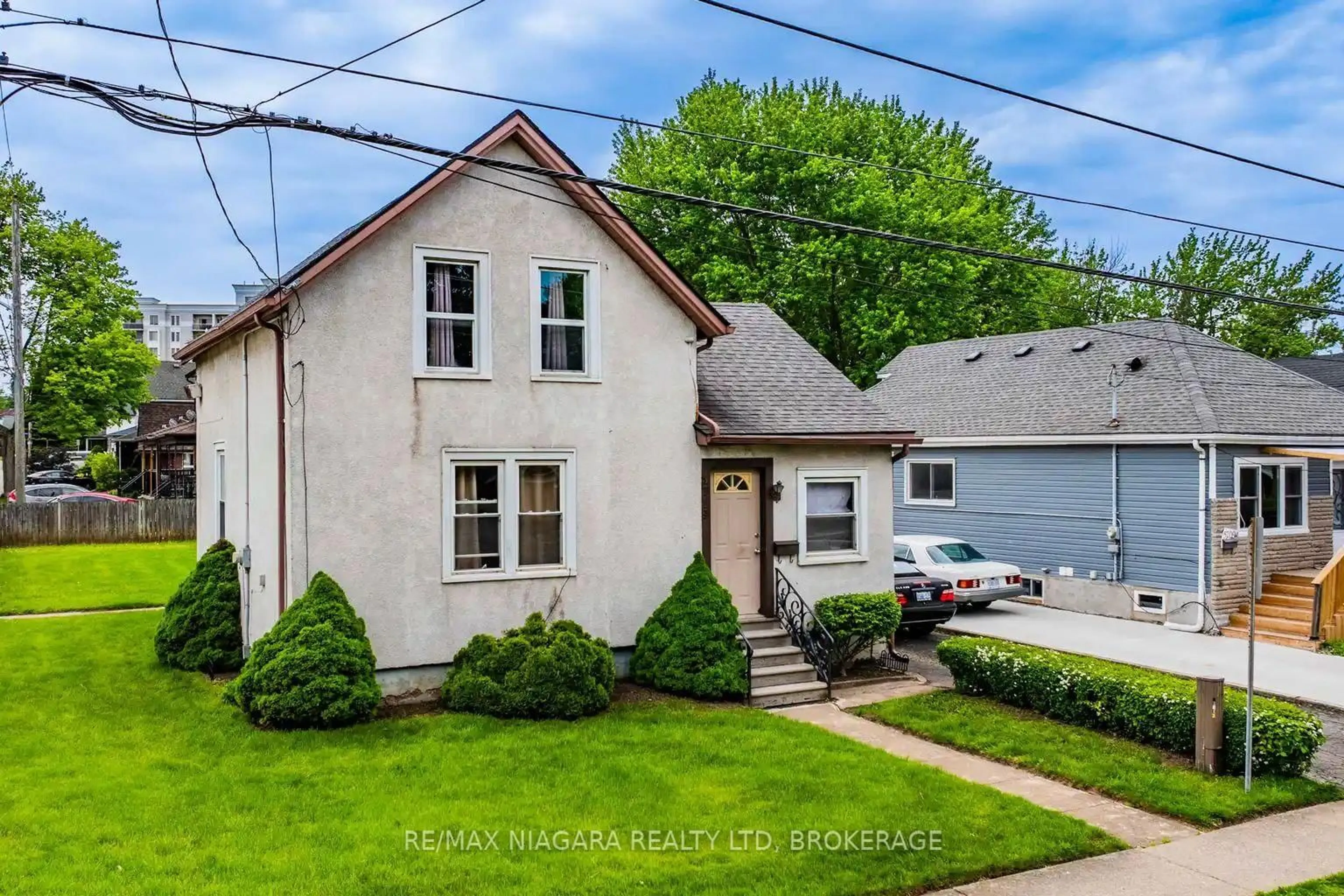 A pic from outside/outdoor area/front of a property/back of a property/a pic from drone, street for 5719 Temperance Ave, Niagara Falls Ontario L2G 4A6