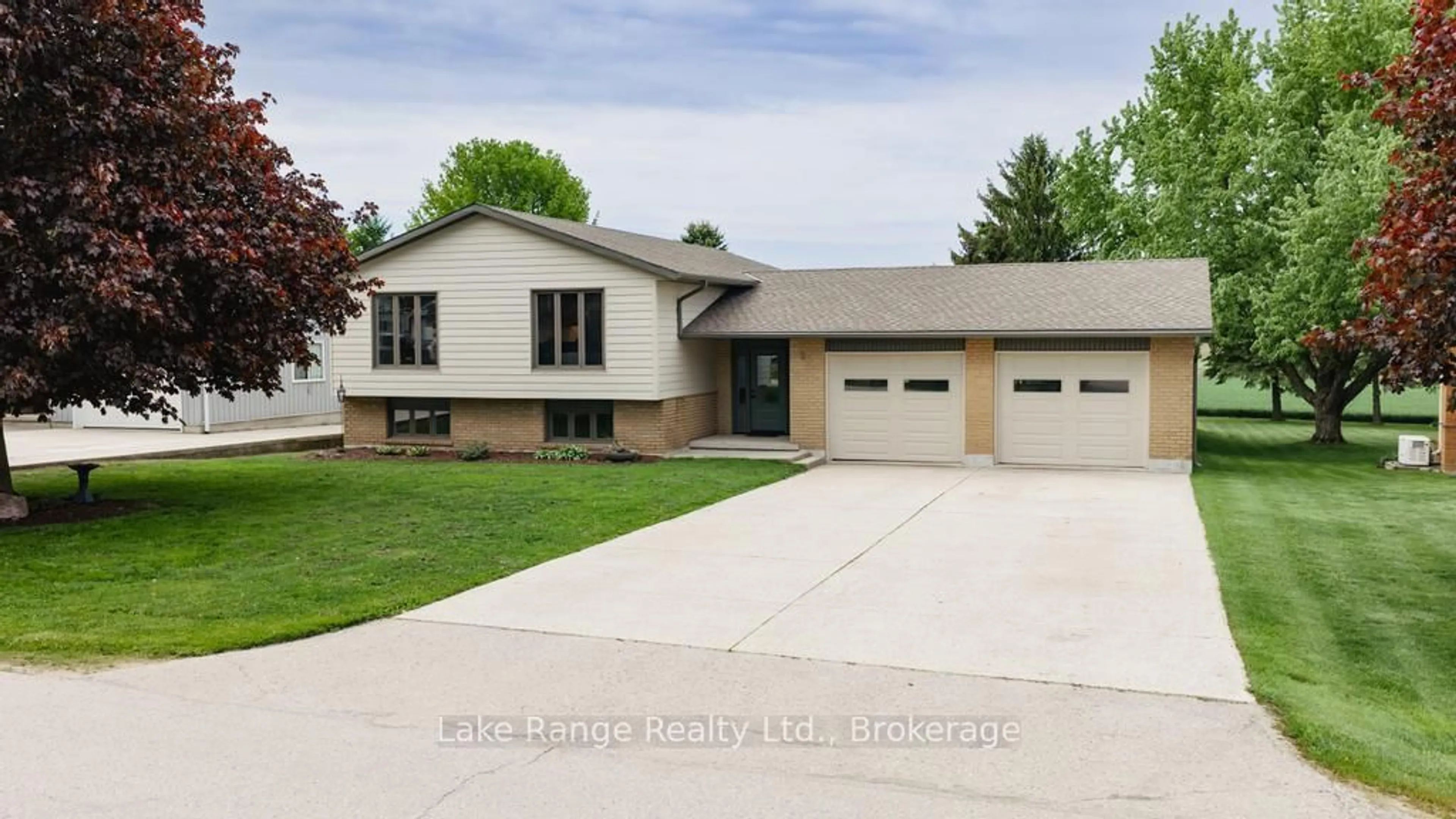 Home with brick exterior material, street for 23 Parker Dr Dr, Morris Turnberry Ontario N0G 1E0
