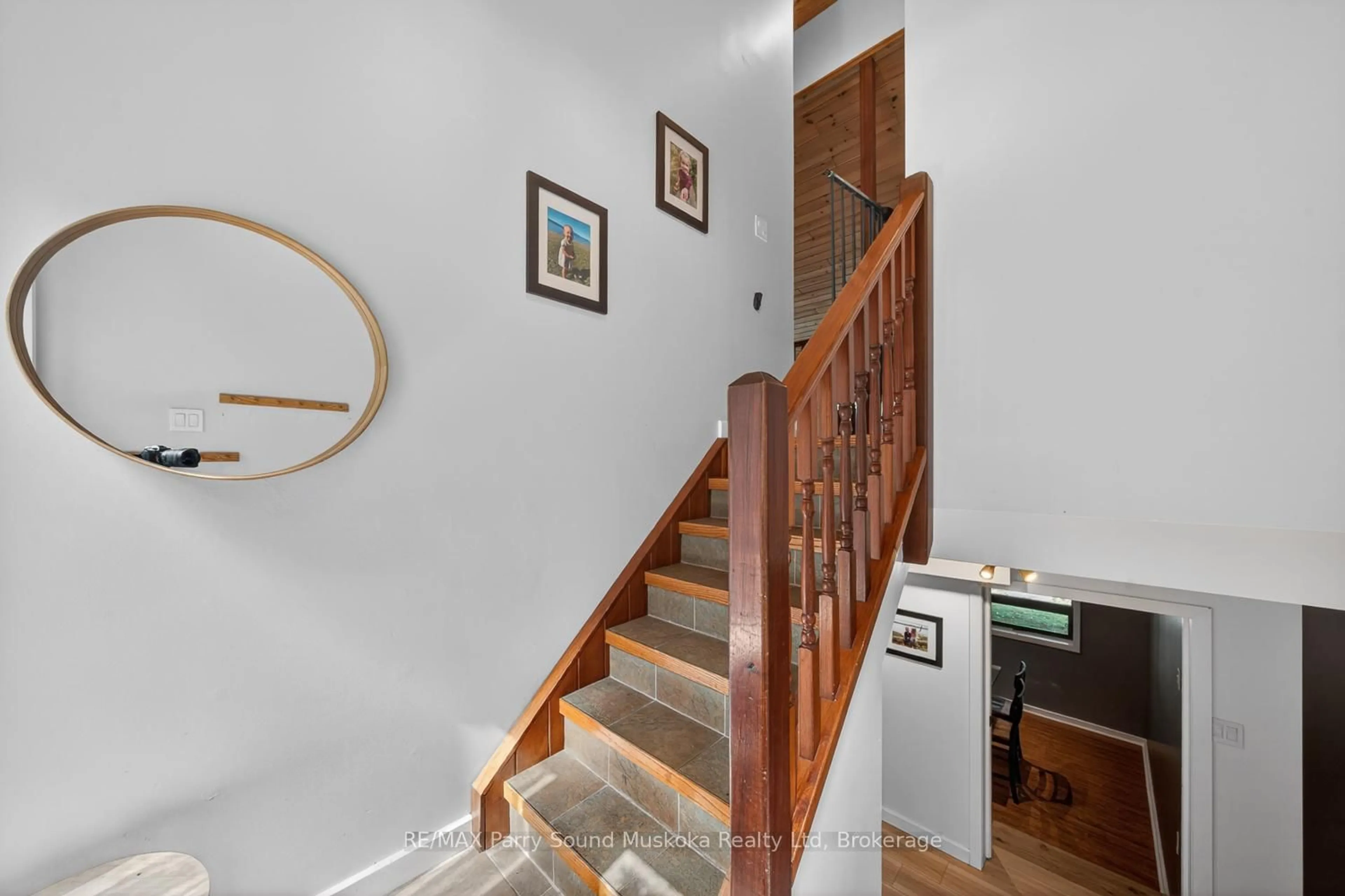 Stairs for 34 SILVER POINT Dr, Seguin Ontario P2W 2W8