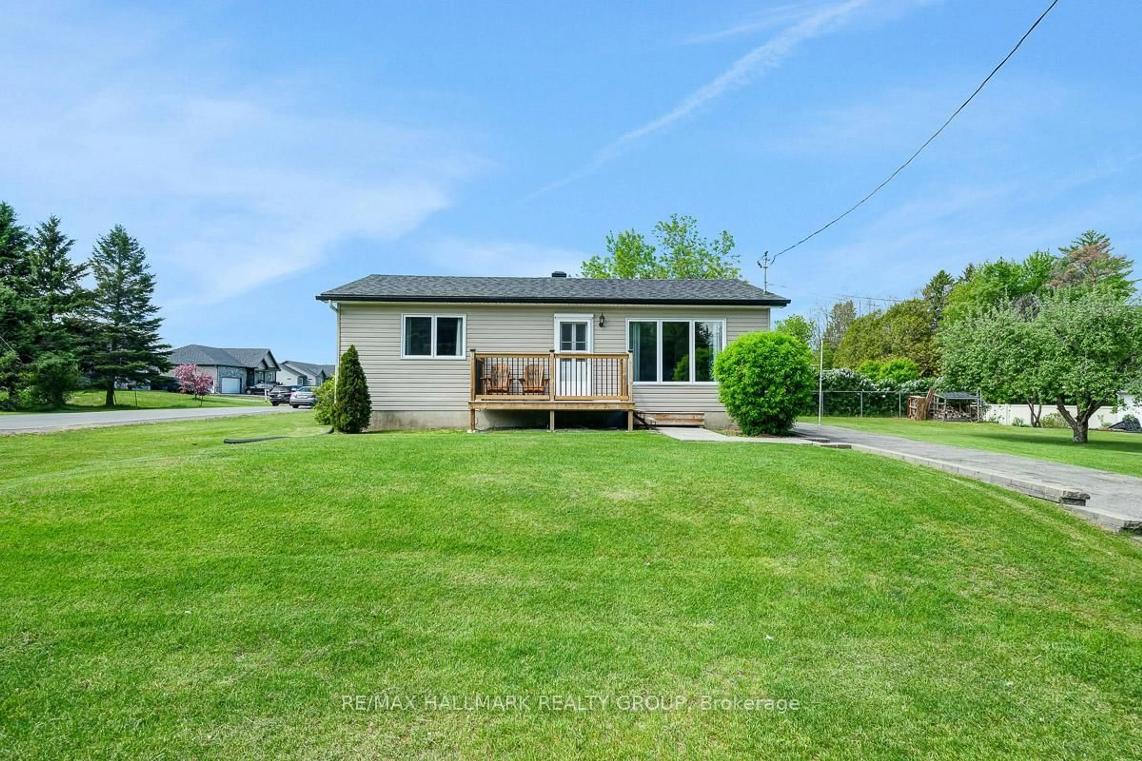 A pic from outside/outdoor area/front of a property/back of a property/a pic from drone, water/lake/river/ocean view for 1862 Landry Rd, Clarence-Rockland Ontario K0A 1N0