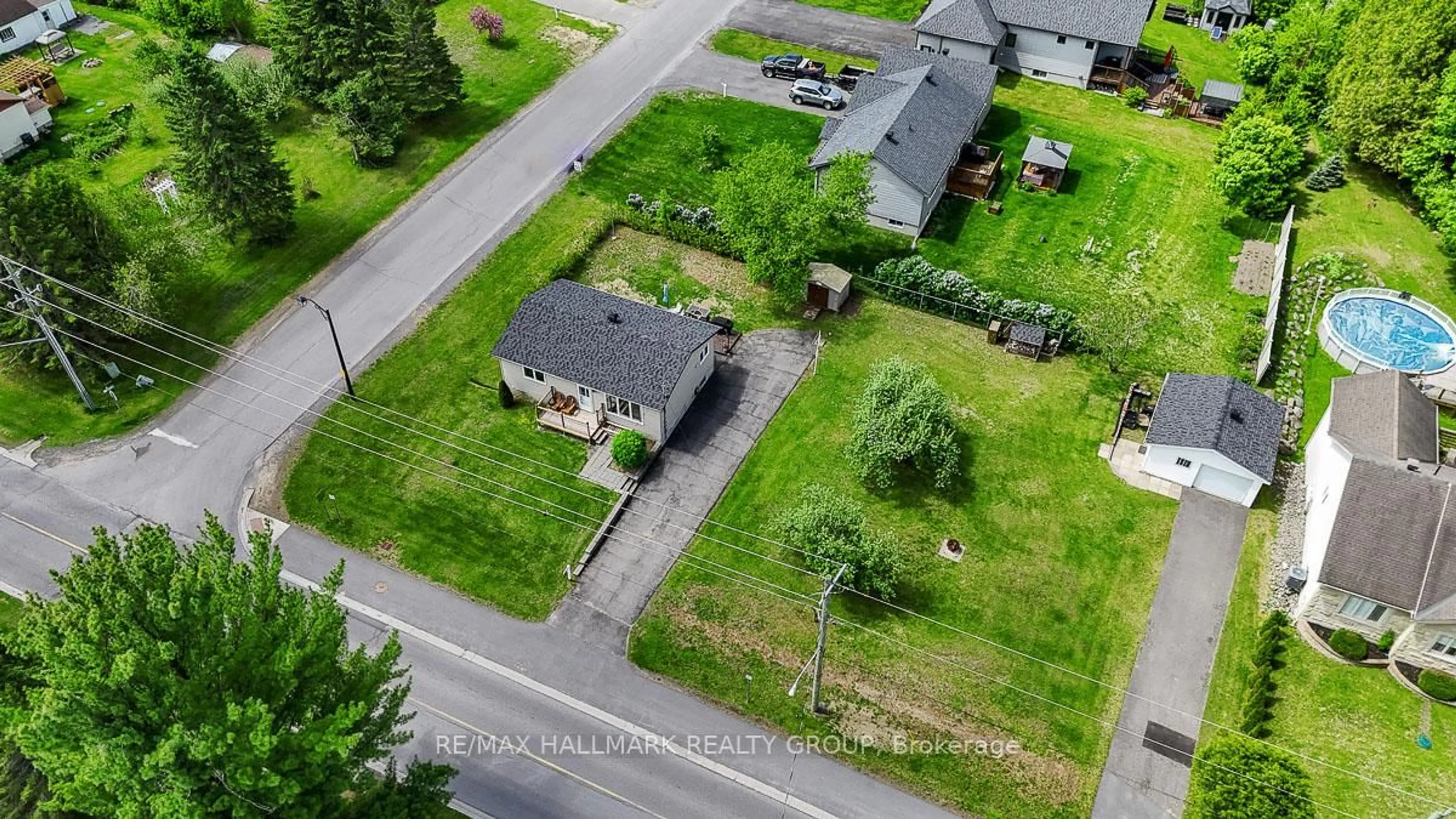 A pic from outside/outdoor area/front of a property/back of a property/a pic from drone, street for 1862 Landry Rd, Clarence-Rockland Ontario K0A 1N0