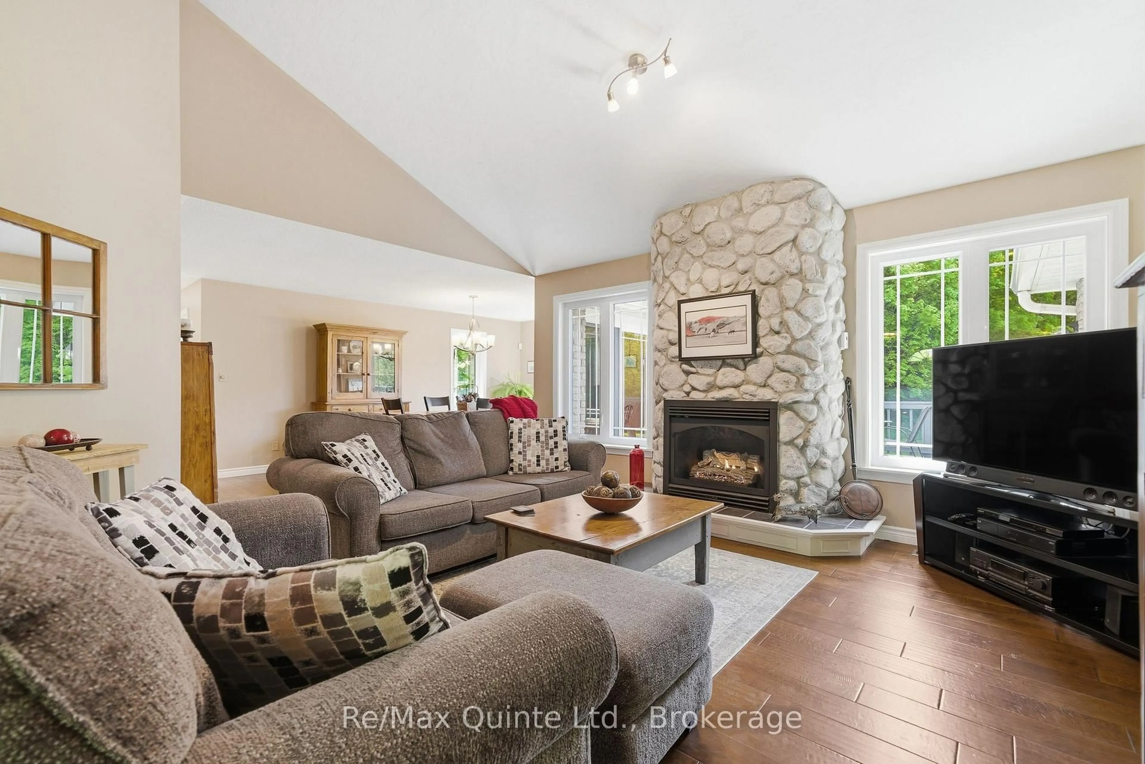 Living room with furniture, unknown for 302 Clearview Rd, Stirling Ontario K0K 3E0