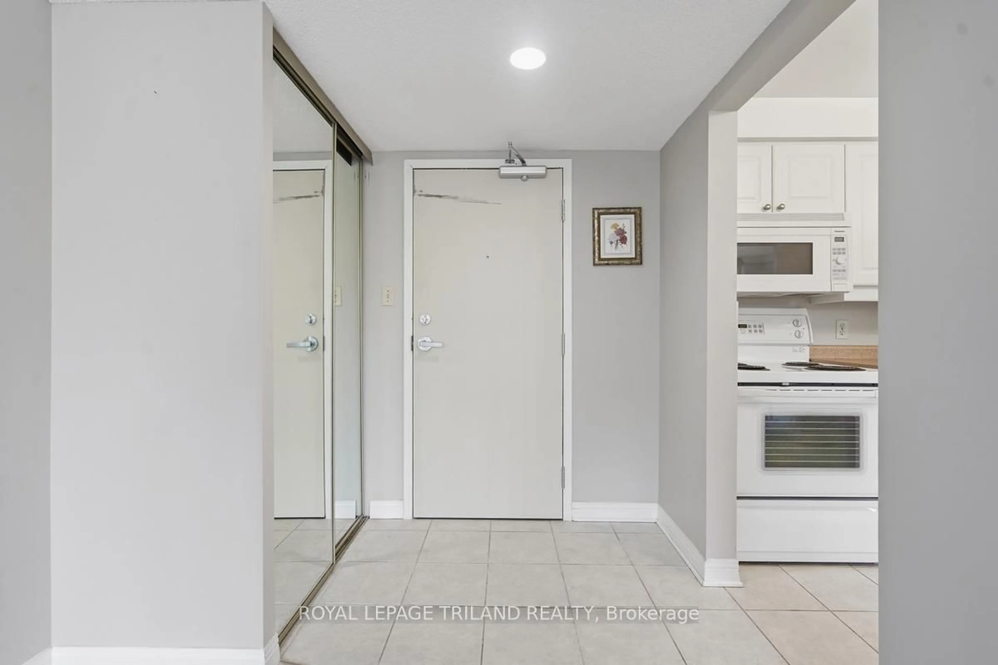 Indoor entryway for 600 Talbot St #308, London East Ontario N6A 5L9