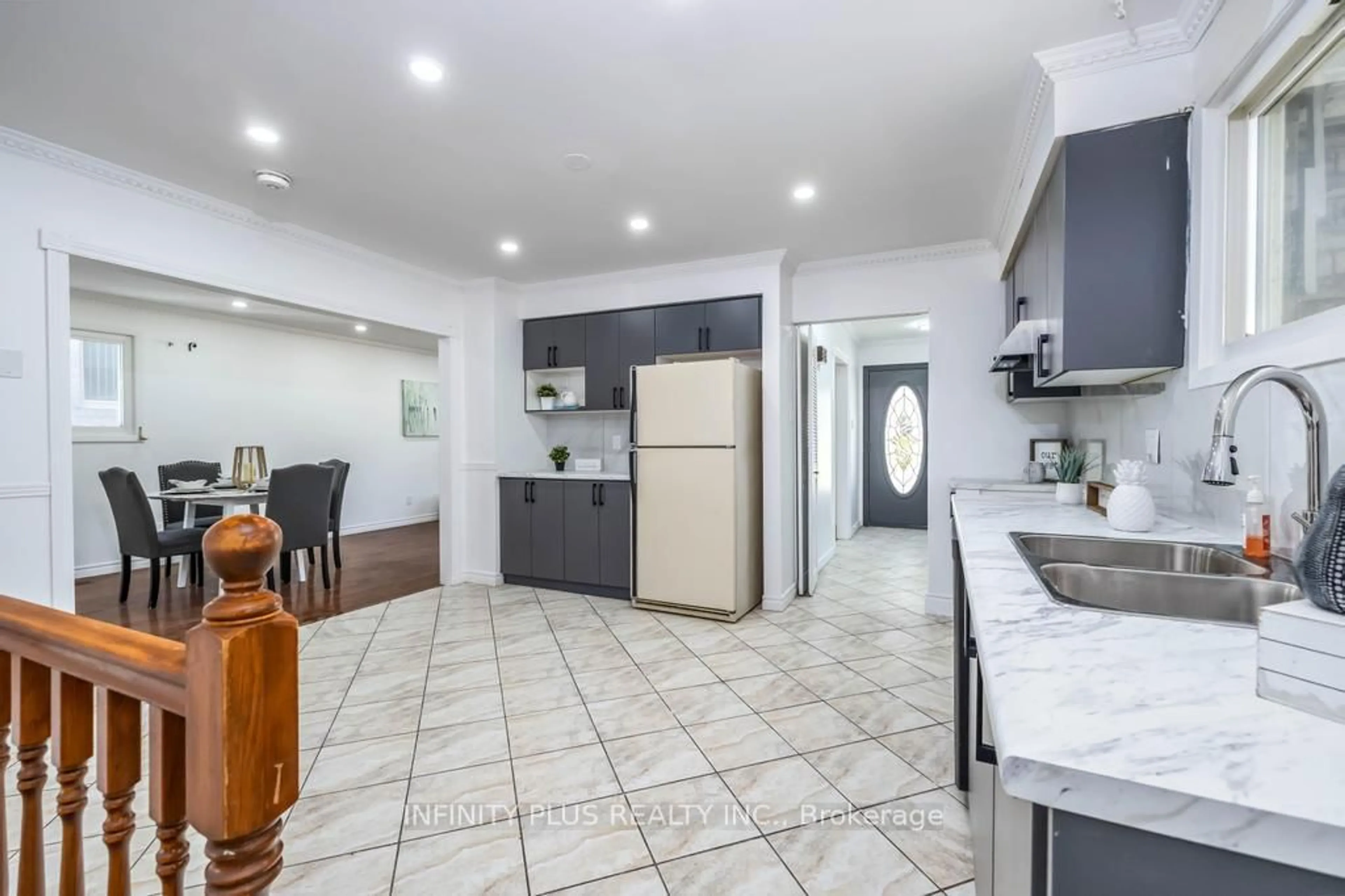 Open concept kitchen, ceramic/tile floor for 180 St Jerome Cres, Kitchener Ontario N2C 2L2