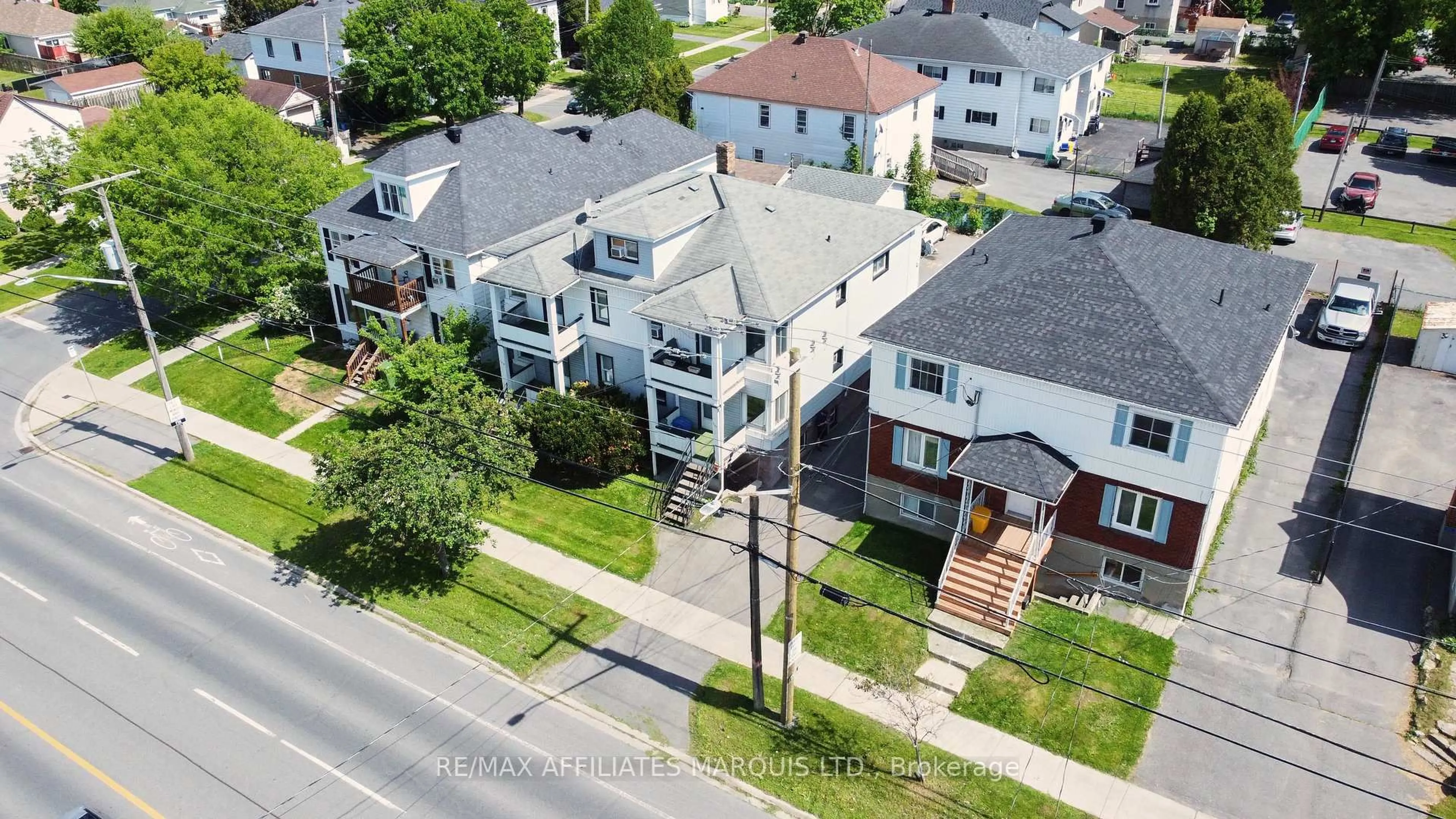 A pic from outside/outdoor area/front of a property/back of a property/a pic from drone, street for 909/911 Second St, Cornwall Ontario K6H 2A7