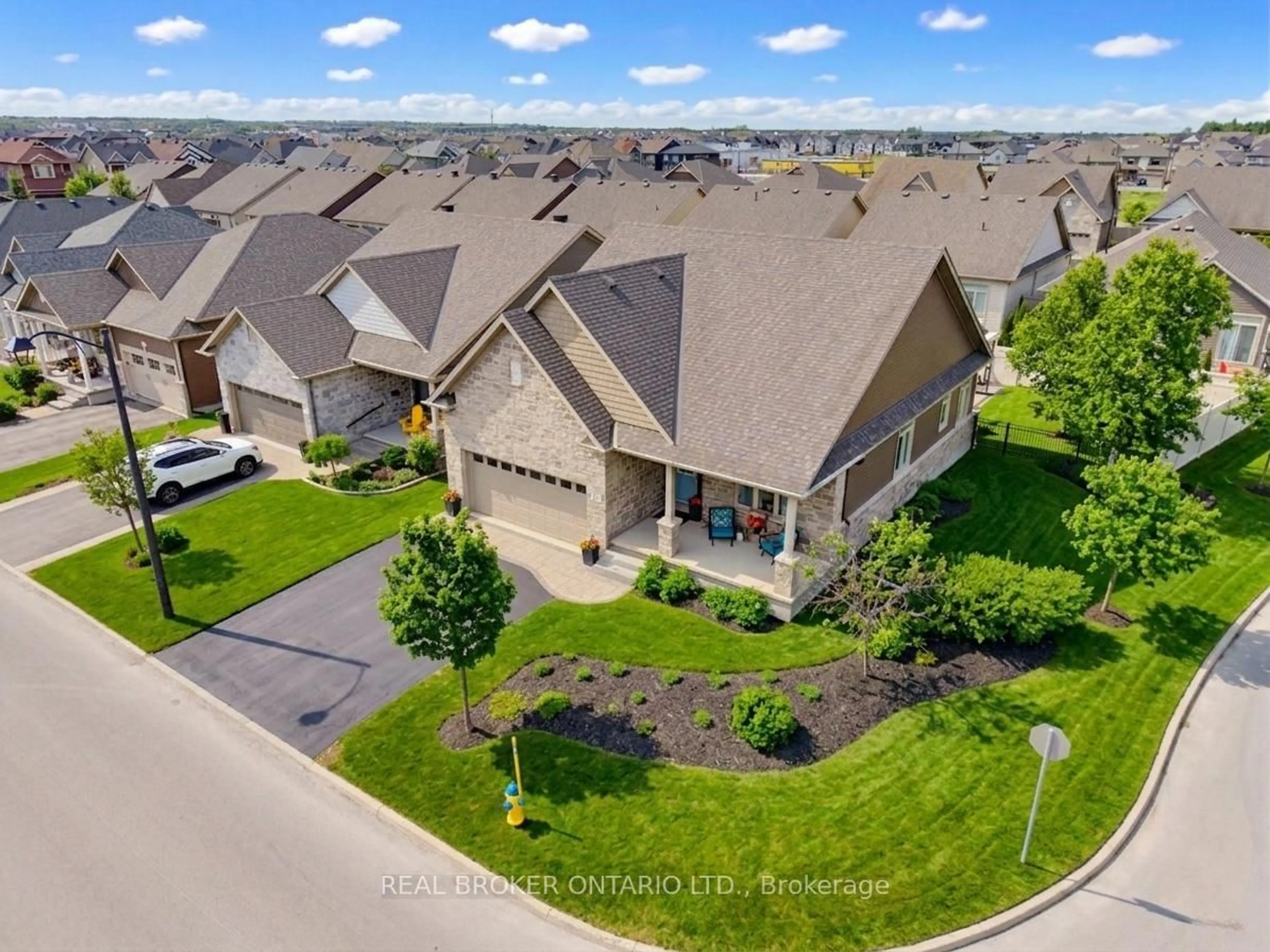 A pic from outside/outdoor area/front of a property/back of a property/a pic from drone, street for 341 Bobolink Rdge, Ottawa Ontario K2V 0B9