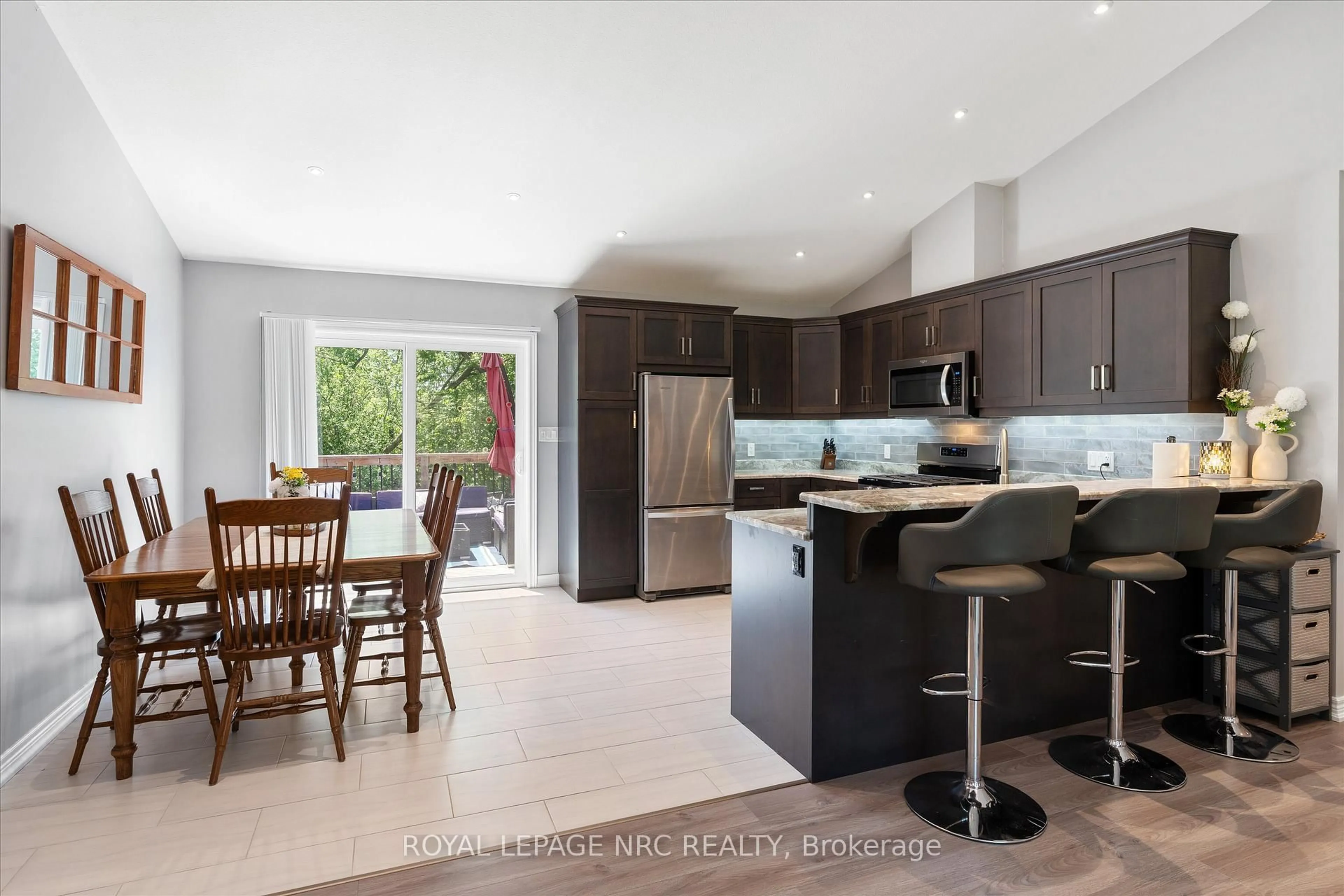 Open concept kitchen, ceramic/tile floor for 965 Bertie St, Fort Erie Ontario L2A 1Z7