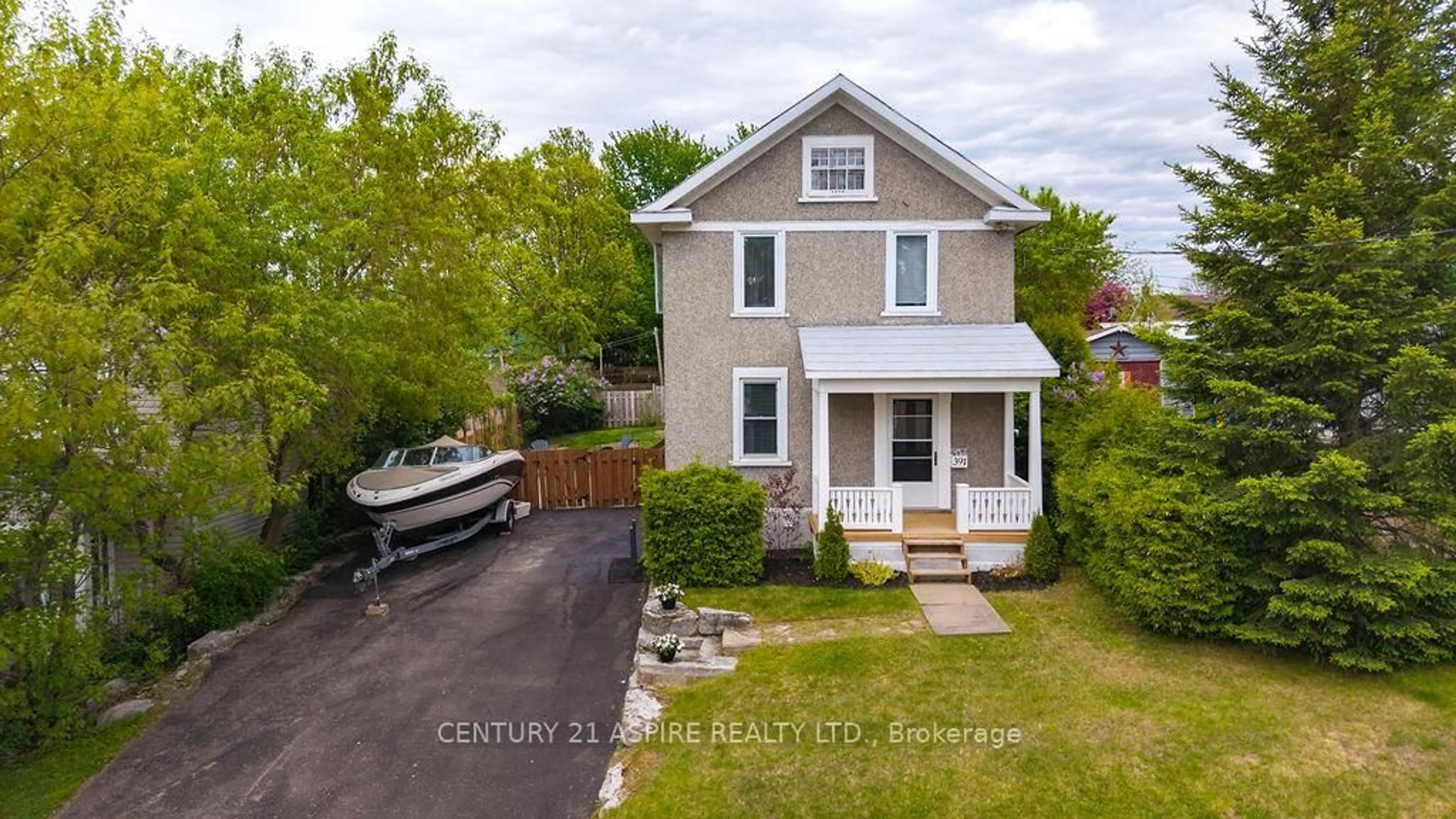 A pic from outside/outdoor area/front of a property/back of a property/a pic from drone, street for 391 Third Ave, Pembroke Ontario K8A 5G9