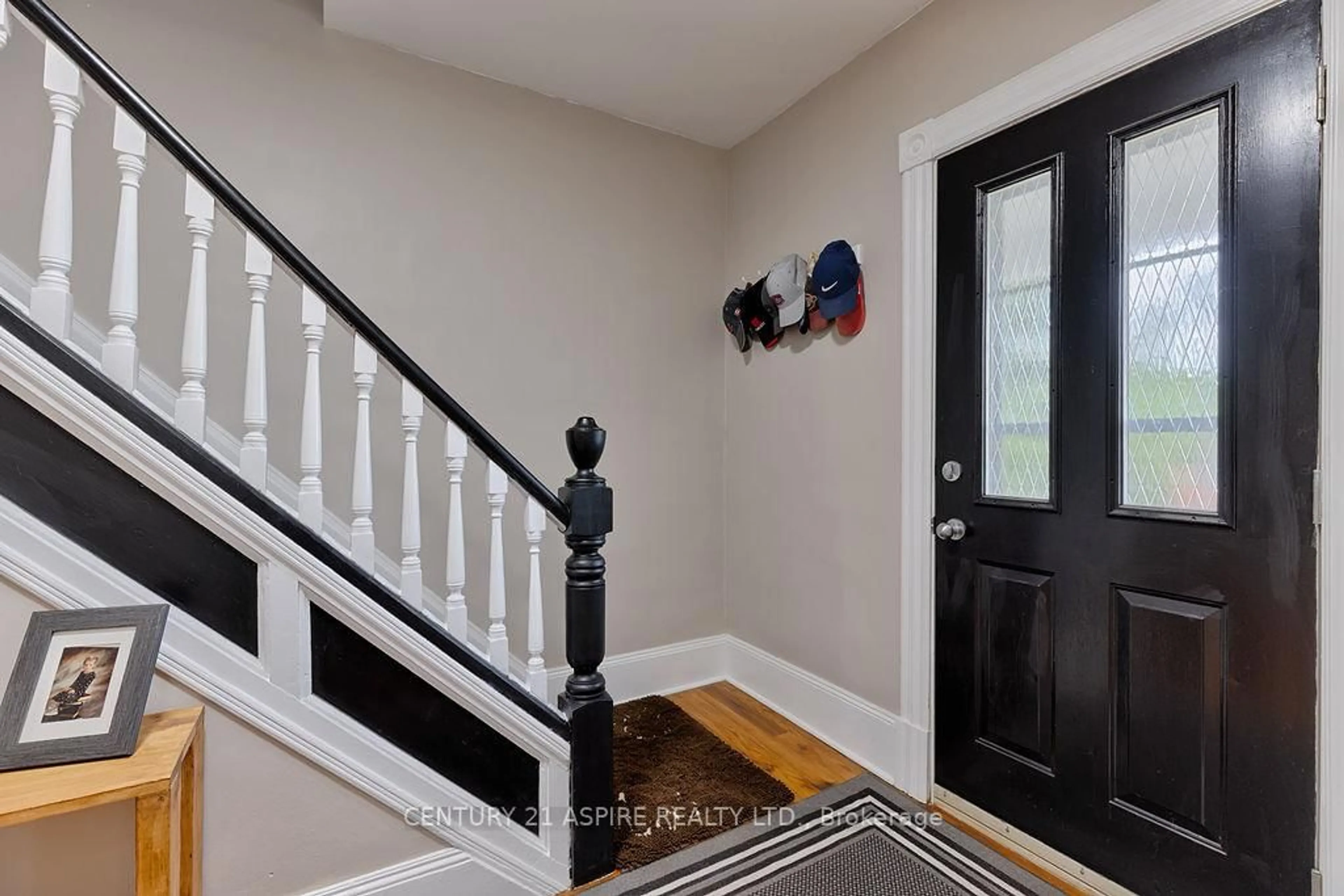 Indoor entryway for 391 Third Ave, Pembroke Ontario K8A 5G9