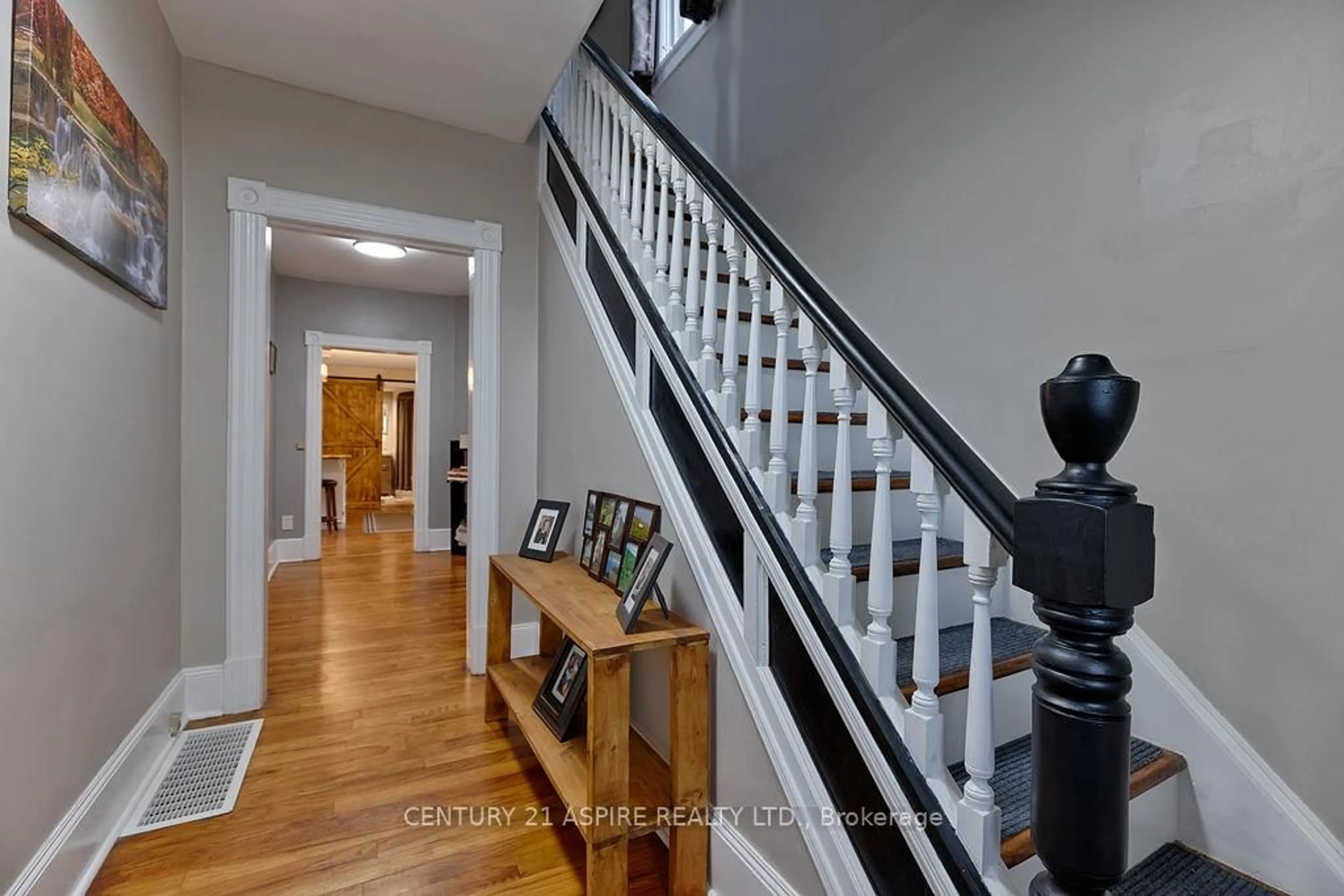 Indoor entryway for 391 Third Ave, Pembroke Ontario K8A 5G9