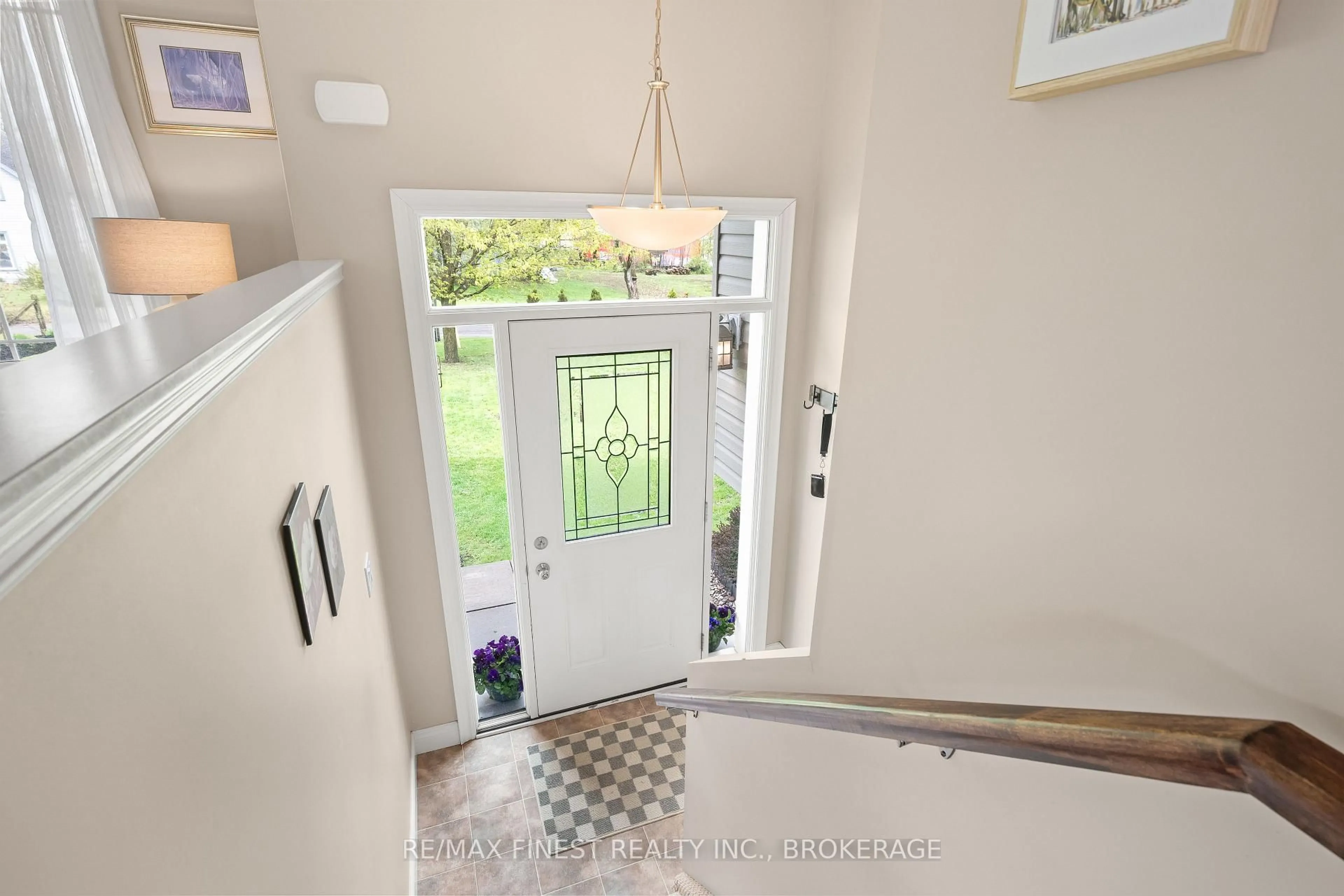 Indoor entryway for 145 Upper Lake St, Prince Edward County Ontario K0K 2T0