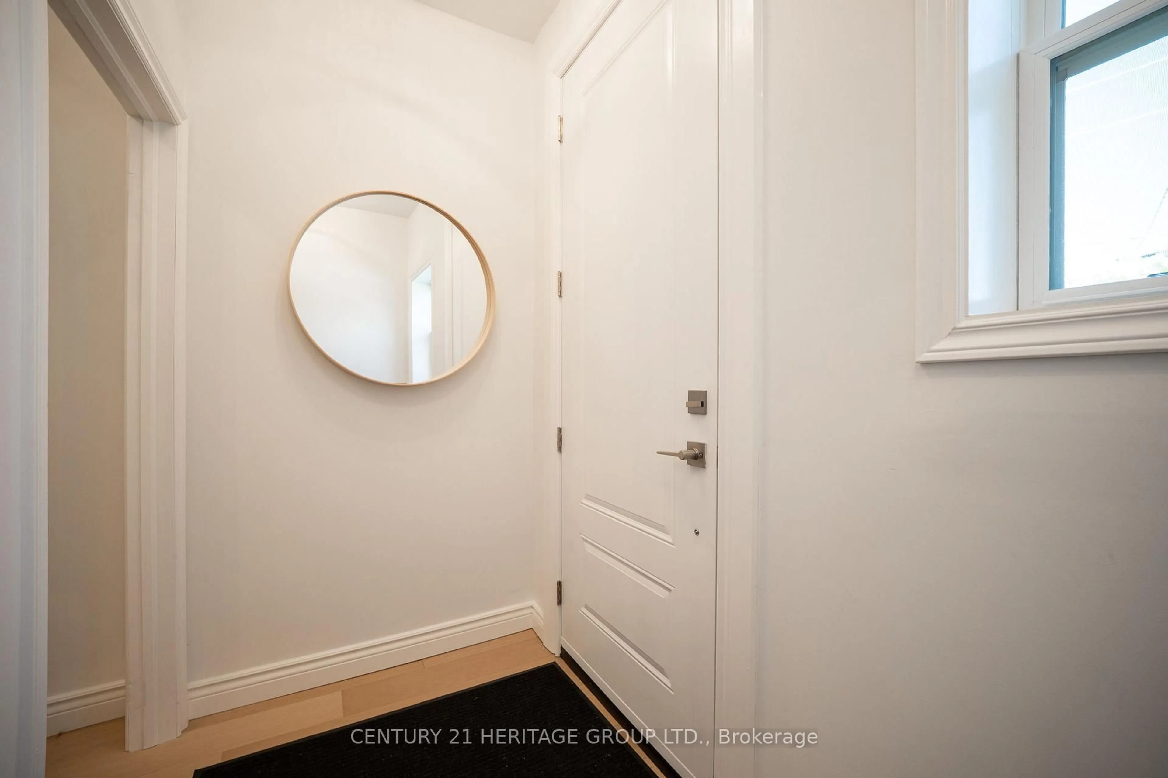 Indoor entryway for 295 Locke St, Hamilton Ontario L8P 4C3