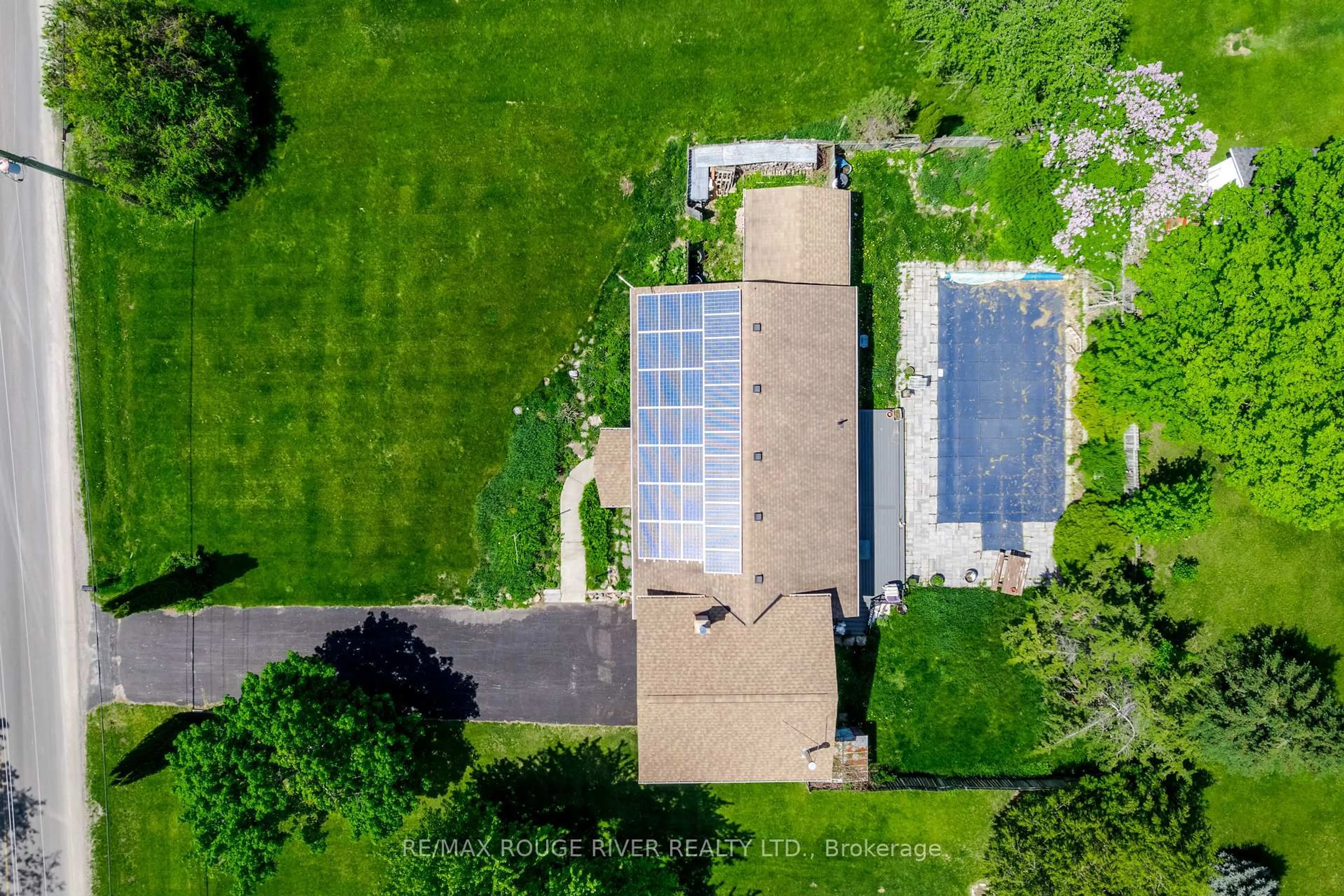 A pic from outside/outdoor area/front of a property/back of a property/a pic from drone, building for 264 Clonakilty Line, Selwyn Ontario K0L 1T0