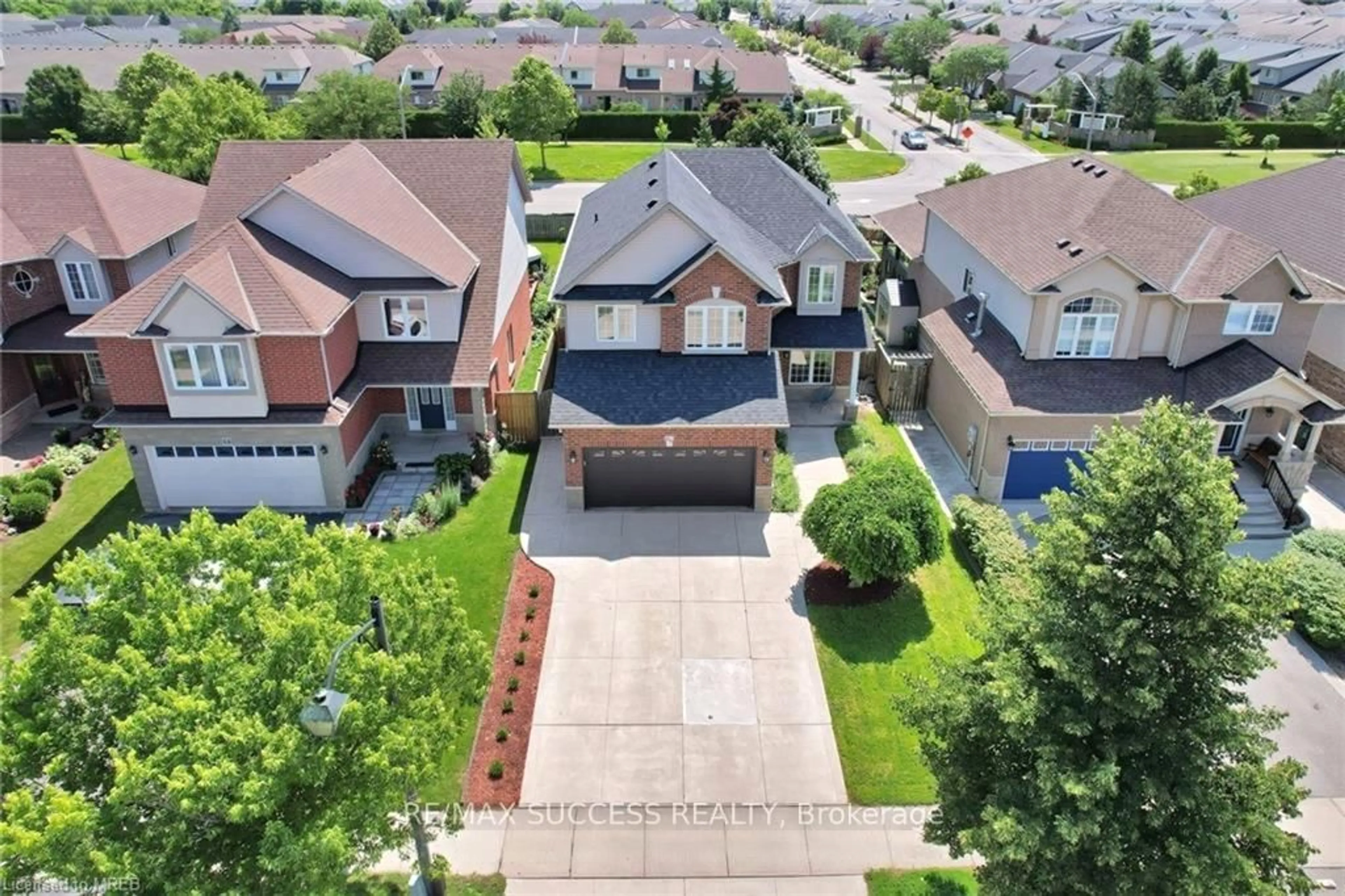 A pic from outside/outdoor area/front of a property/back of a property/a pic from drone, street for 64 Garth Trails Cres, Hamilton Ontario L9B 2X1