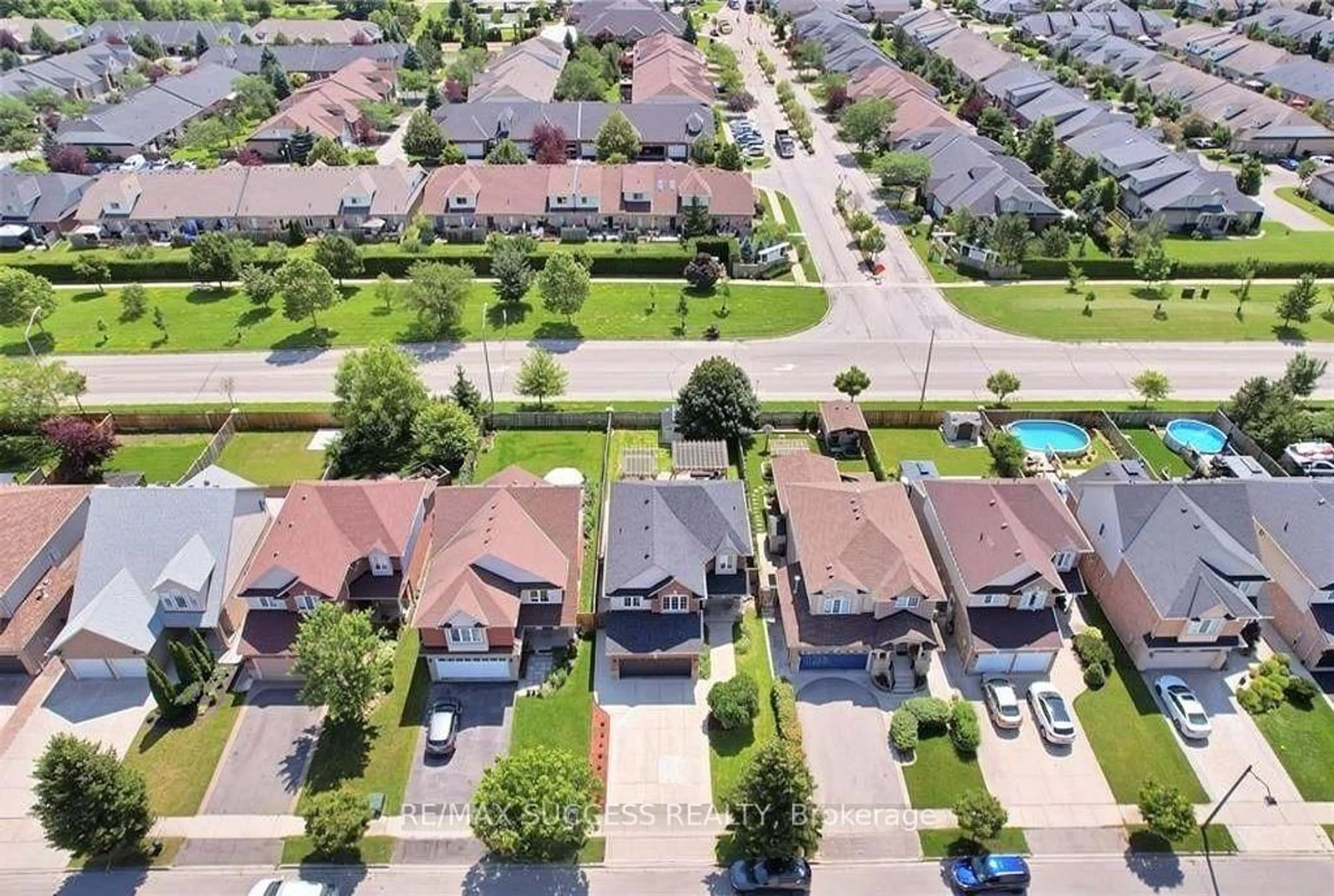 A pic from outside/outdoor area/front of a property/back of a property/a pic from drone, street for 64 Garth Trails Cres, Hamilton Ontario L9B 2X1