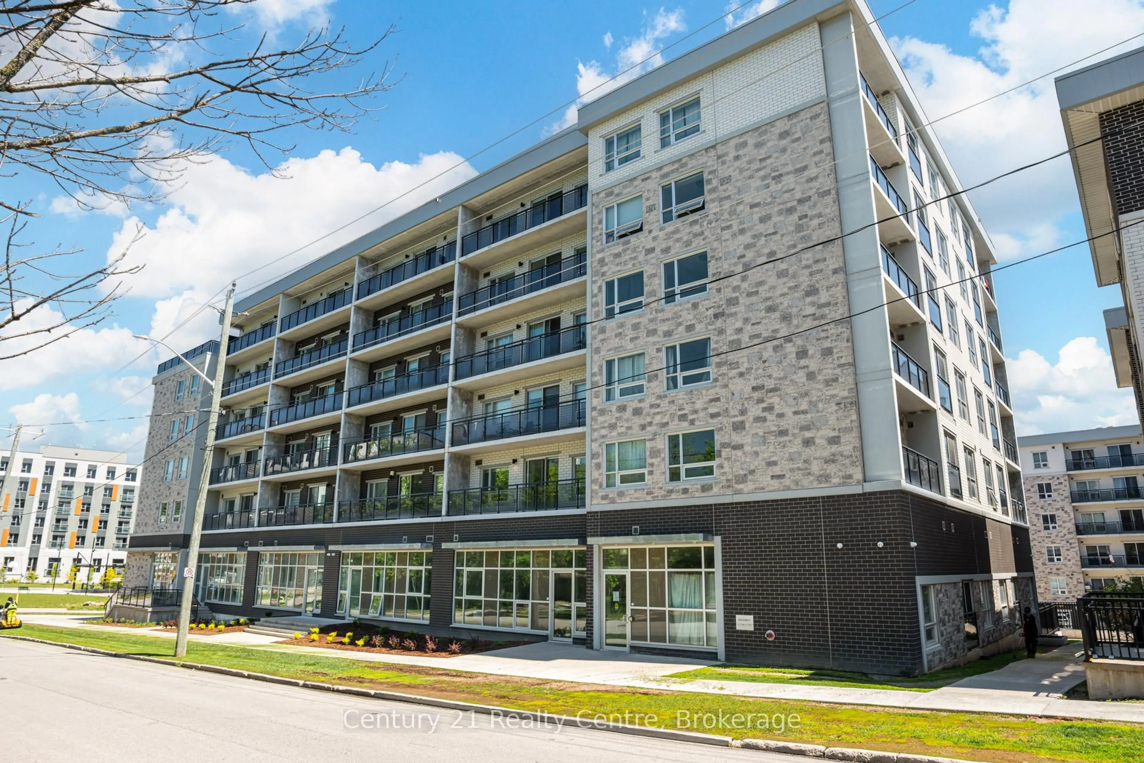 Patio, building for 275 Larch St #F 103, Waterloo Ontario N2L 3R2