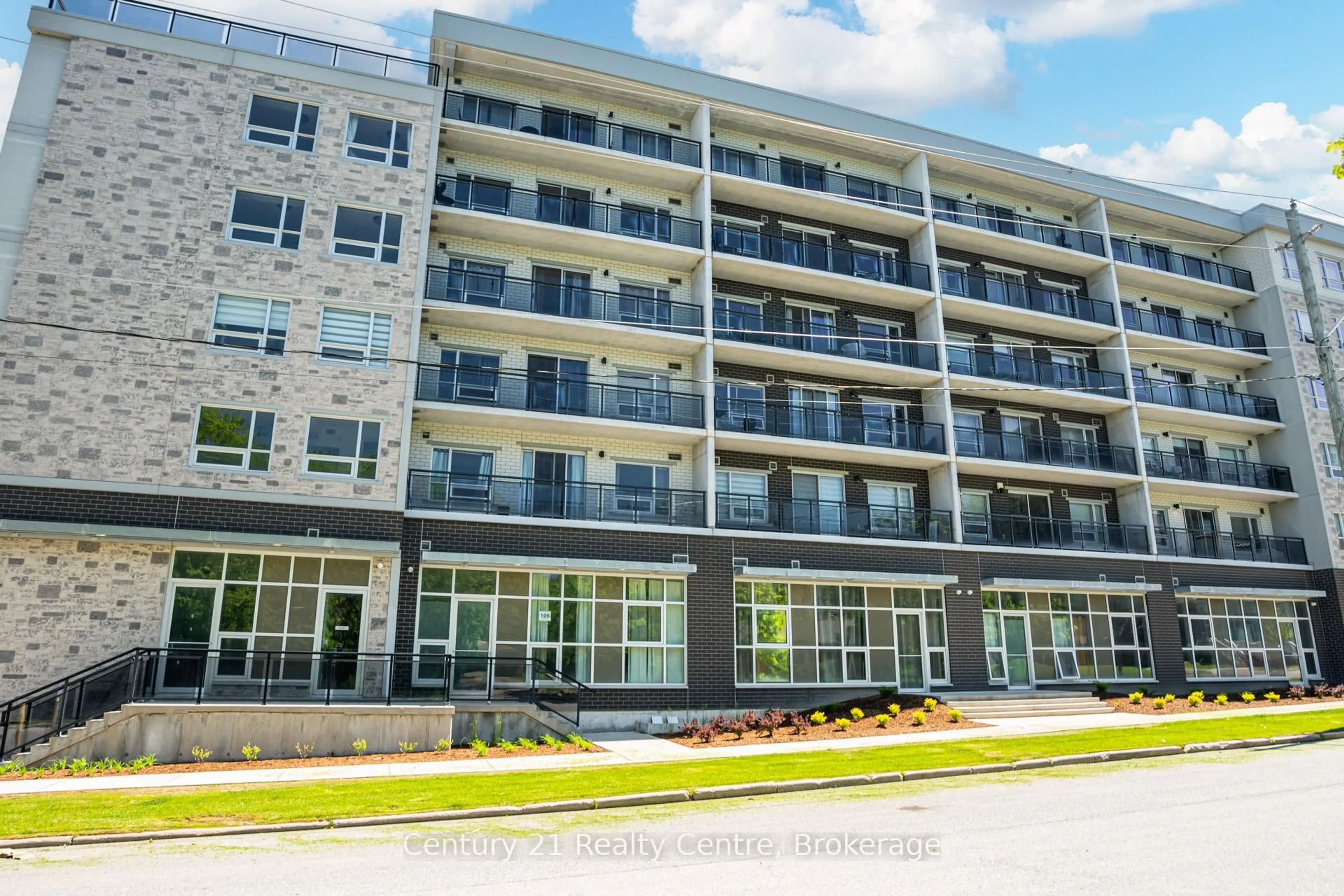 Patio, building for 275 Larch St #F 103, Waterloo Ontario N2L 3R2