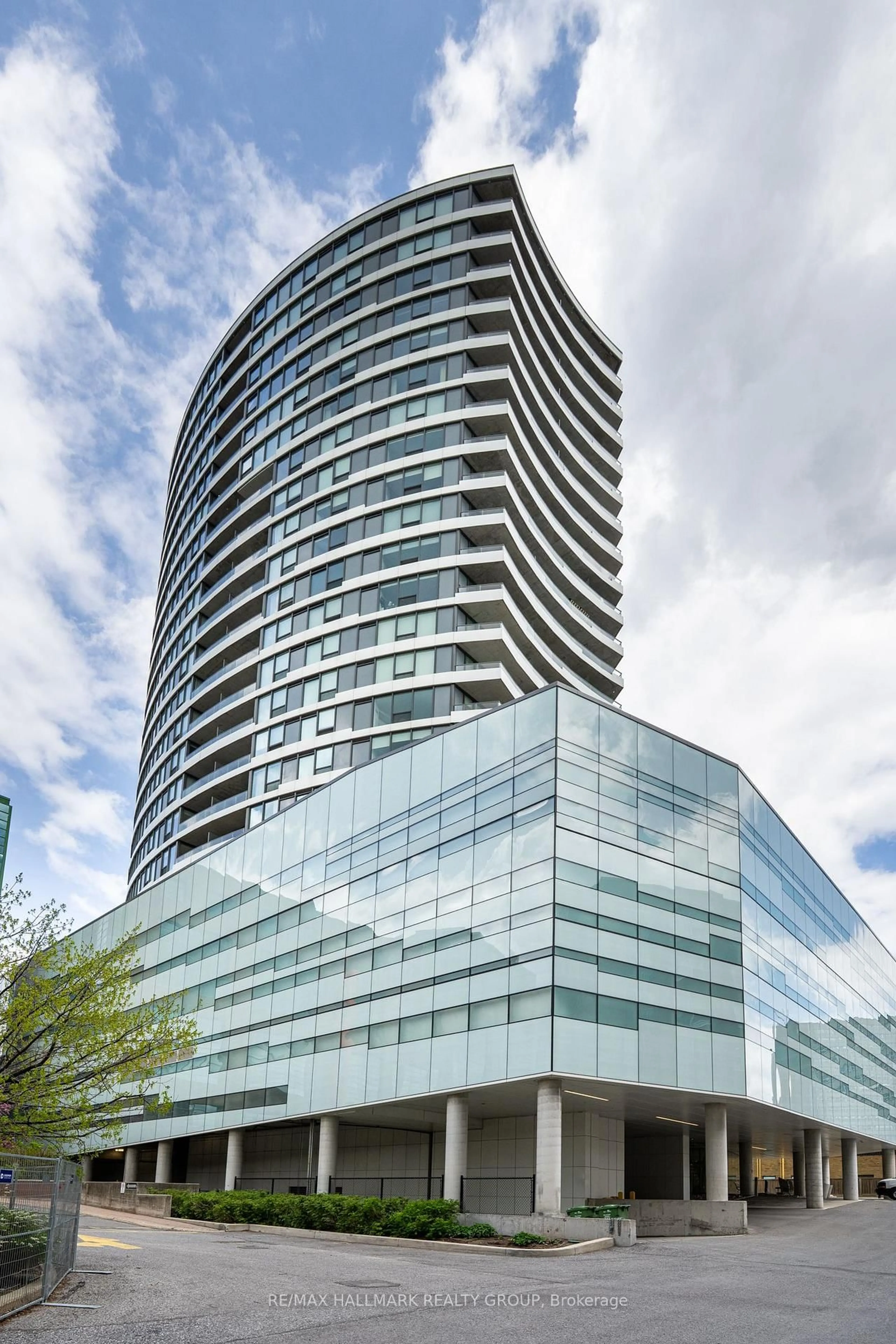 Indoor foyer for 485 Richmond Rd #1401, Ottawa Ontario K2A 3W9
