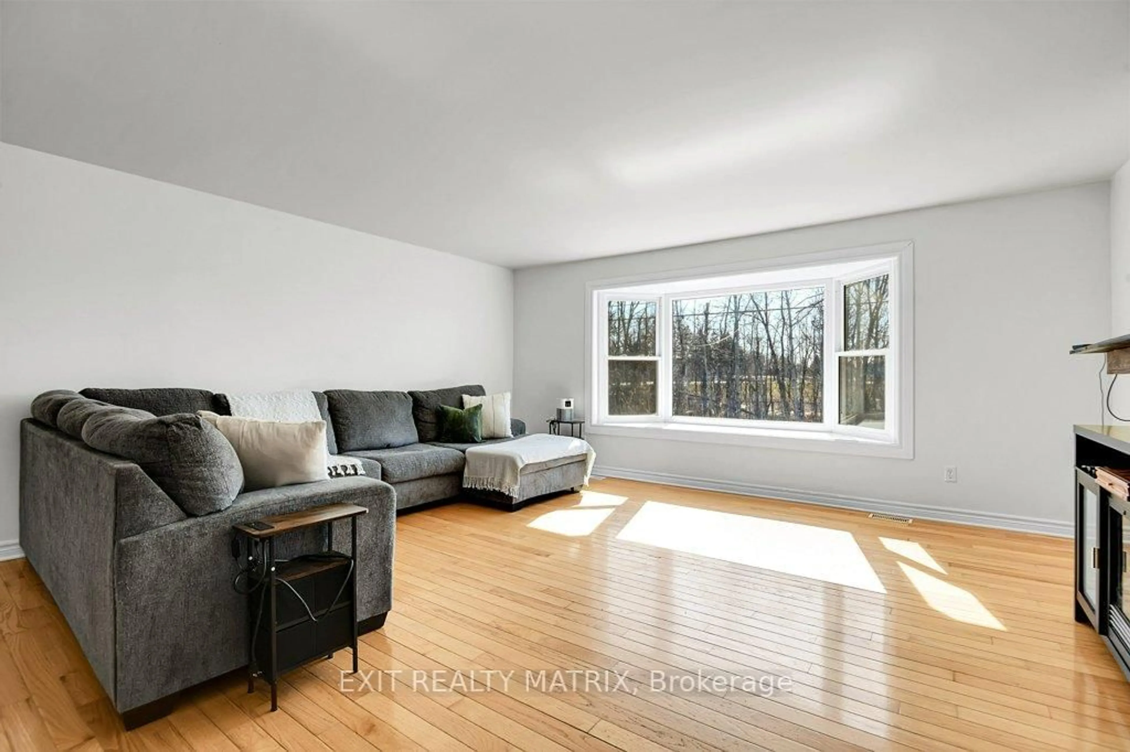Living room with furniture, unknown for 2750 Eldo St, Metcalfe Ontario K0A 2P0