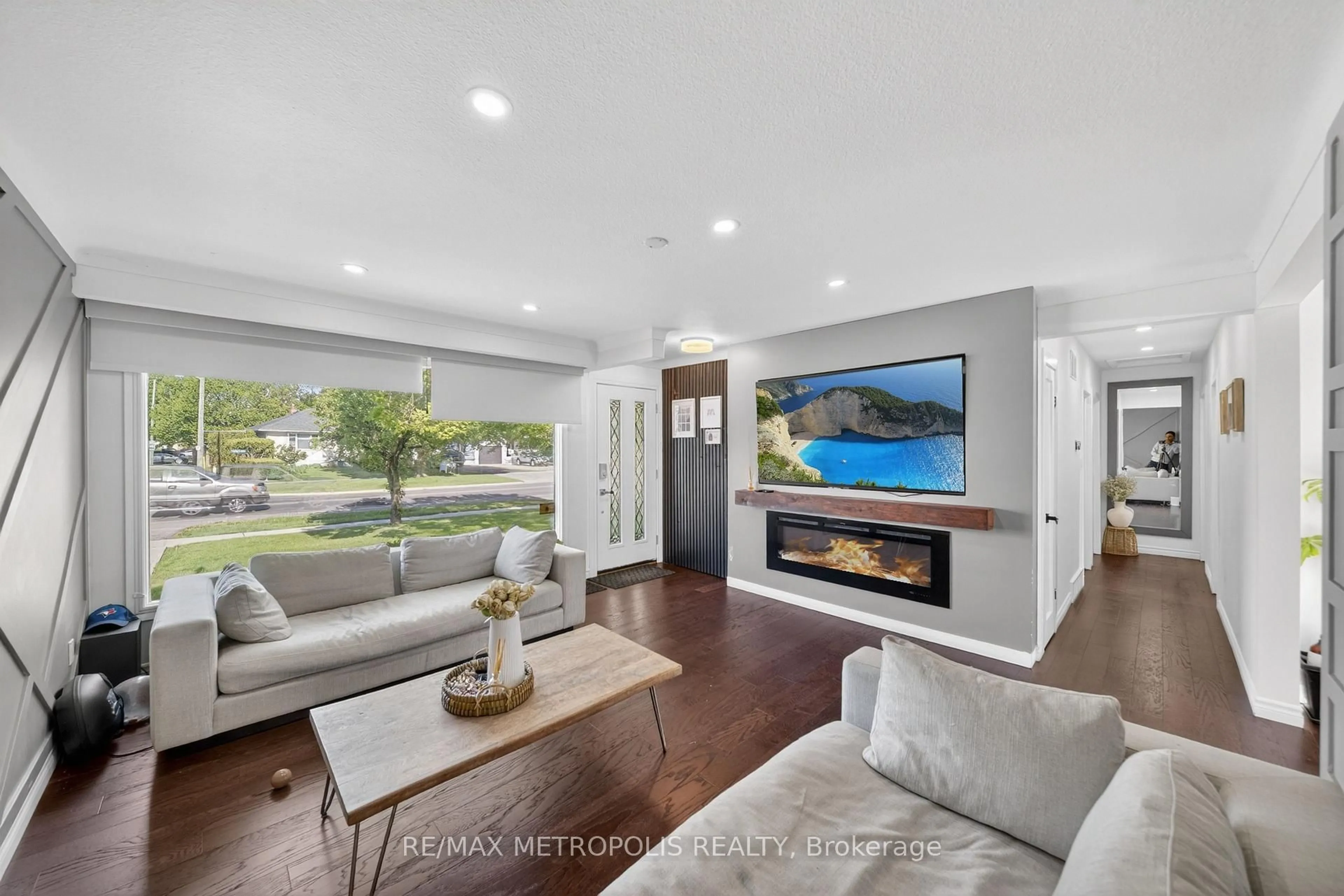 Home theater for 601A Geneva St, St. Catharines Ontario L2N 2J2