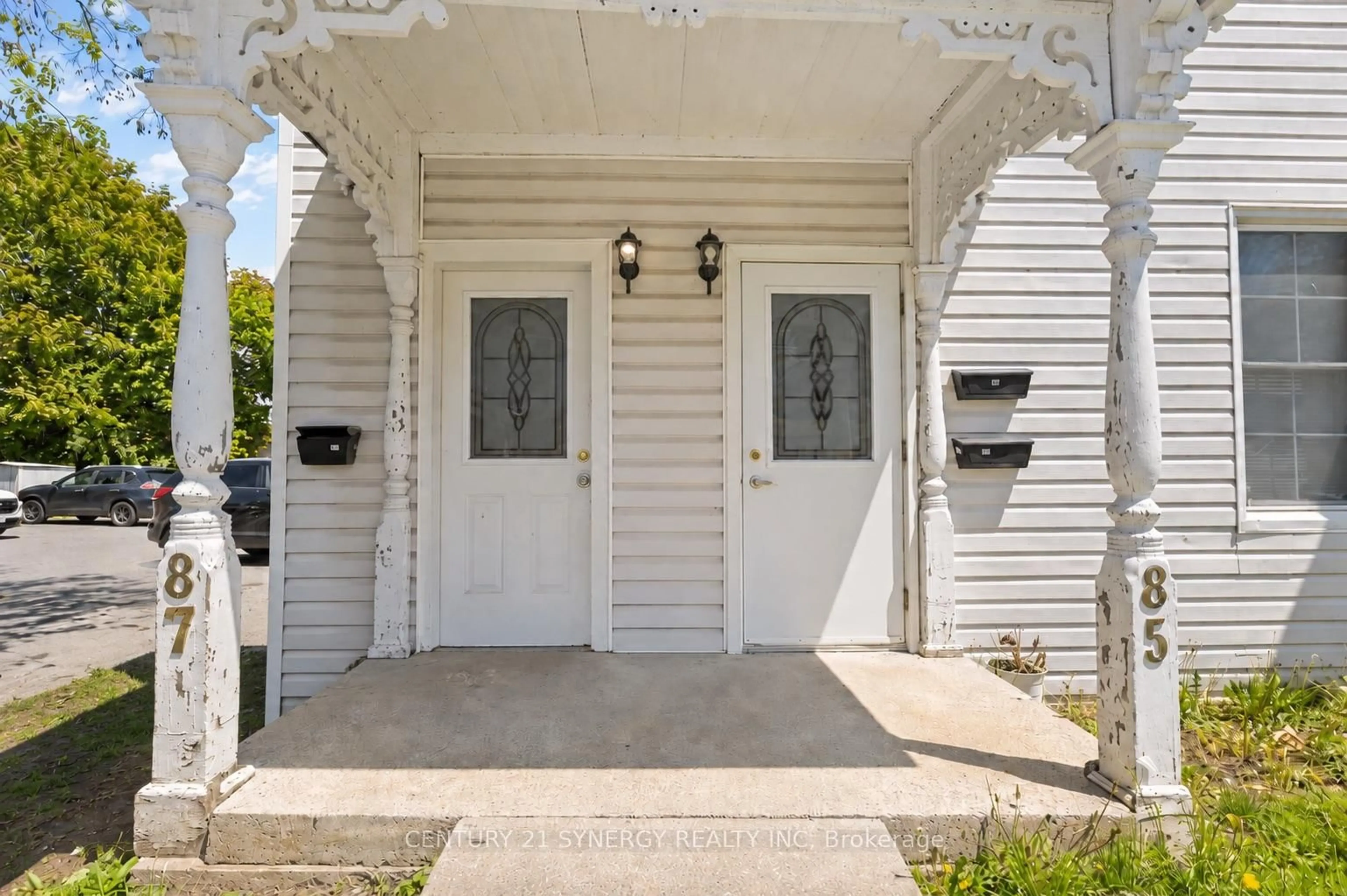Indoor entryway for 85-87 Victoria St, Carleton Place Ontario K7C 2W5