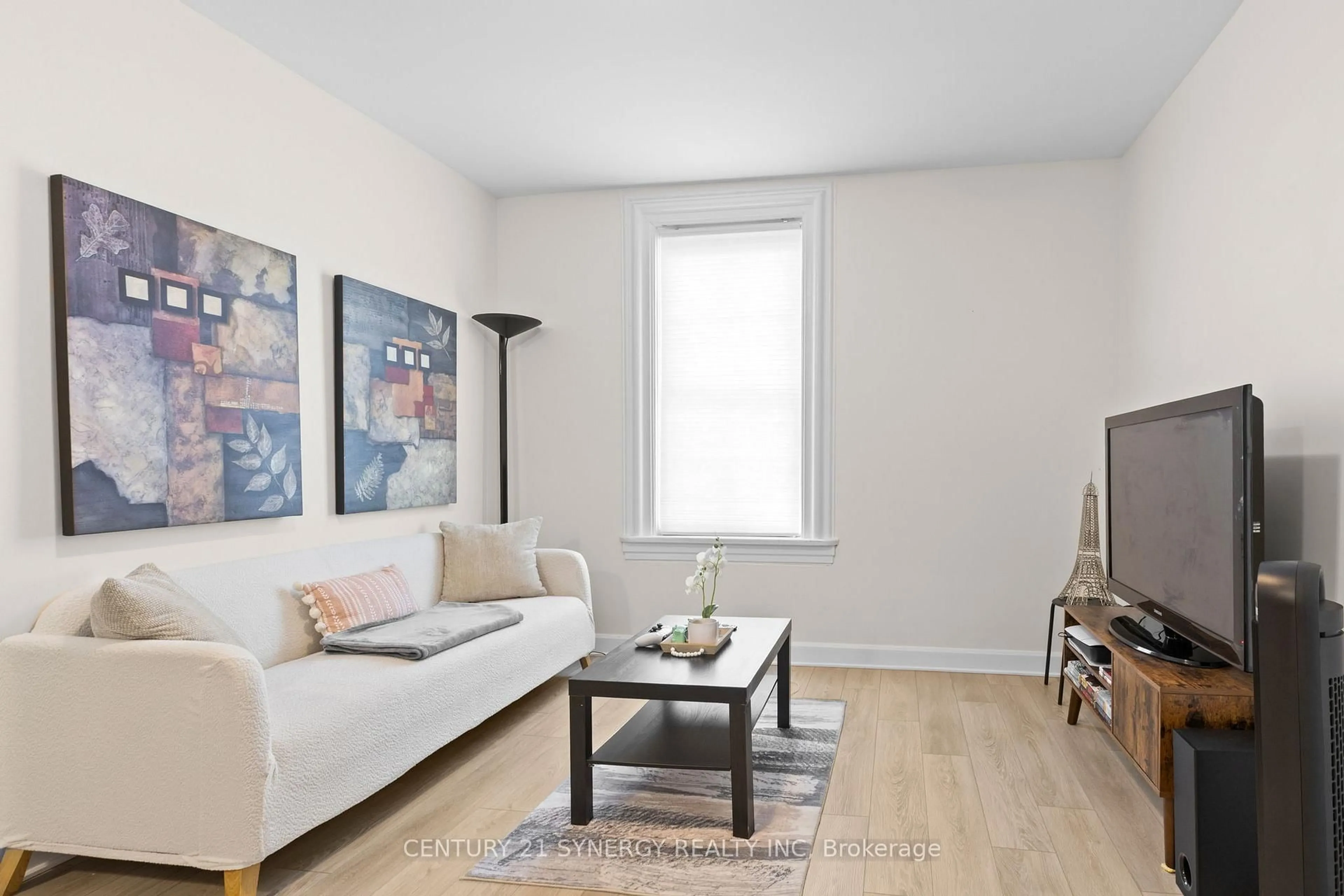 Living room with furniture, wood/laminate floor for 85-87 Victoria St, Carleton Place Ontario K7C 2W5