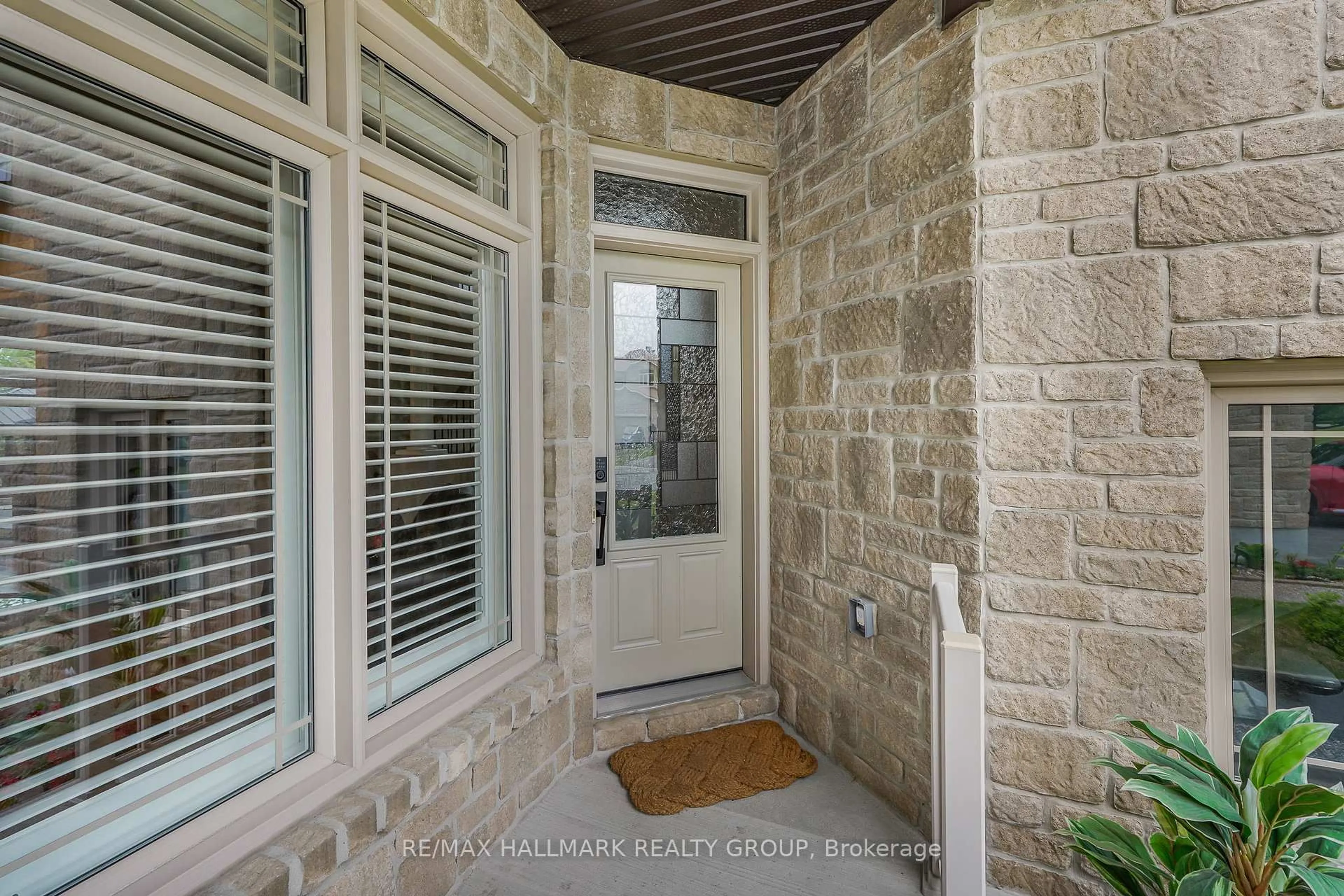 Indoor entryway for 208 OPALE St, Clarence-Rockland Ontario K4K 0G3