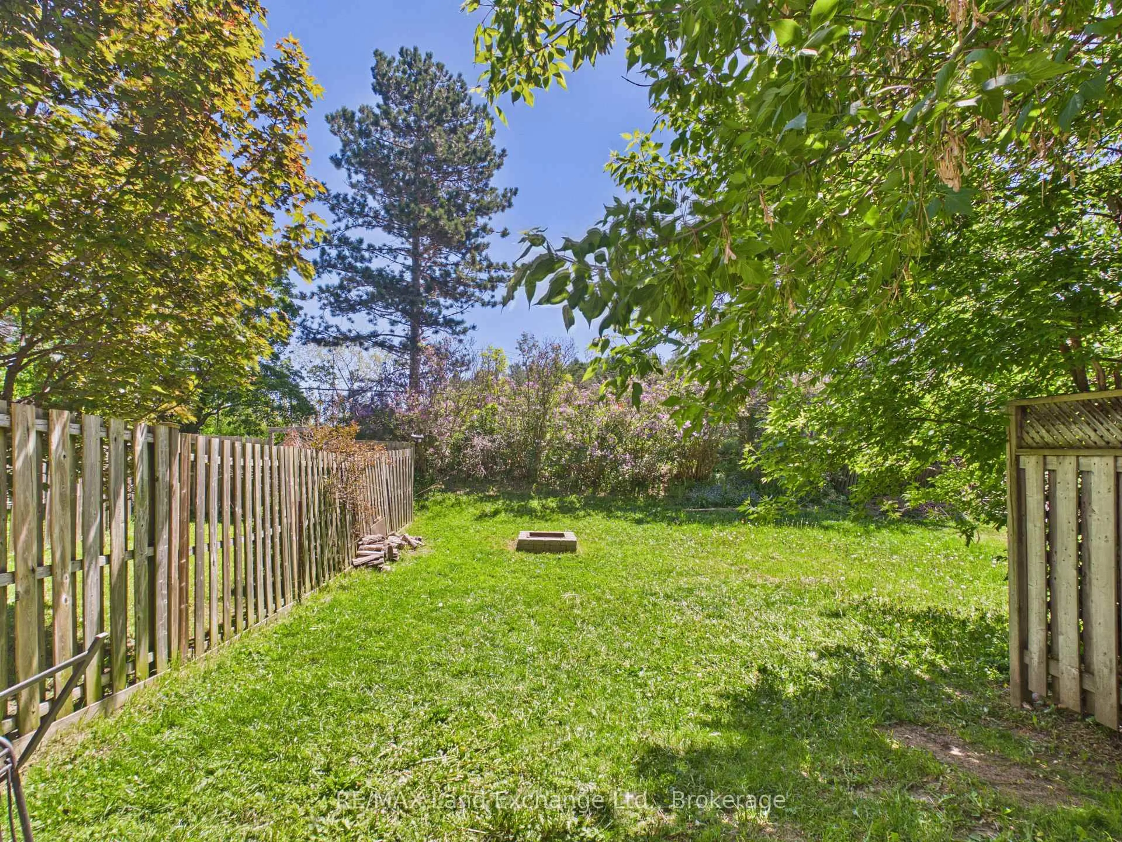 Patio, forest/trees view for 658 Hunter St, Kincardine Ontario N2Z 1S1