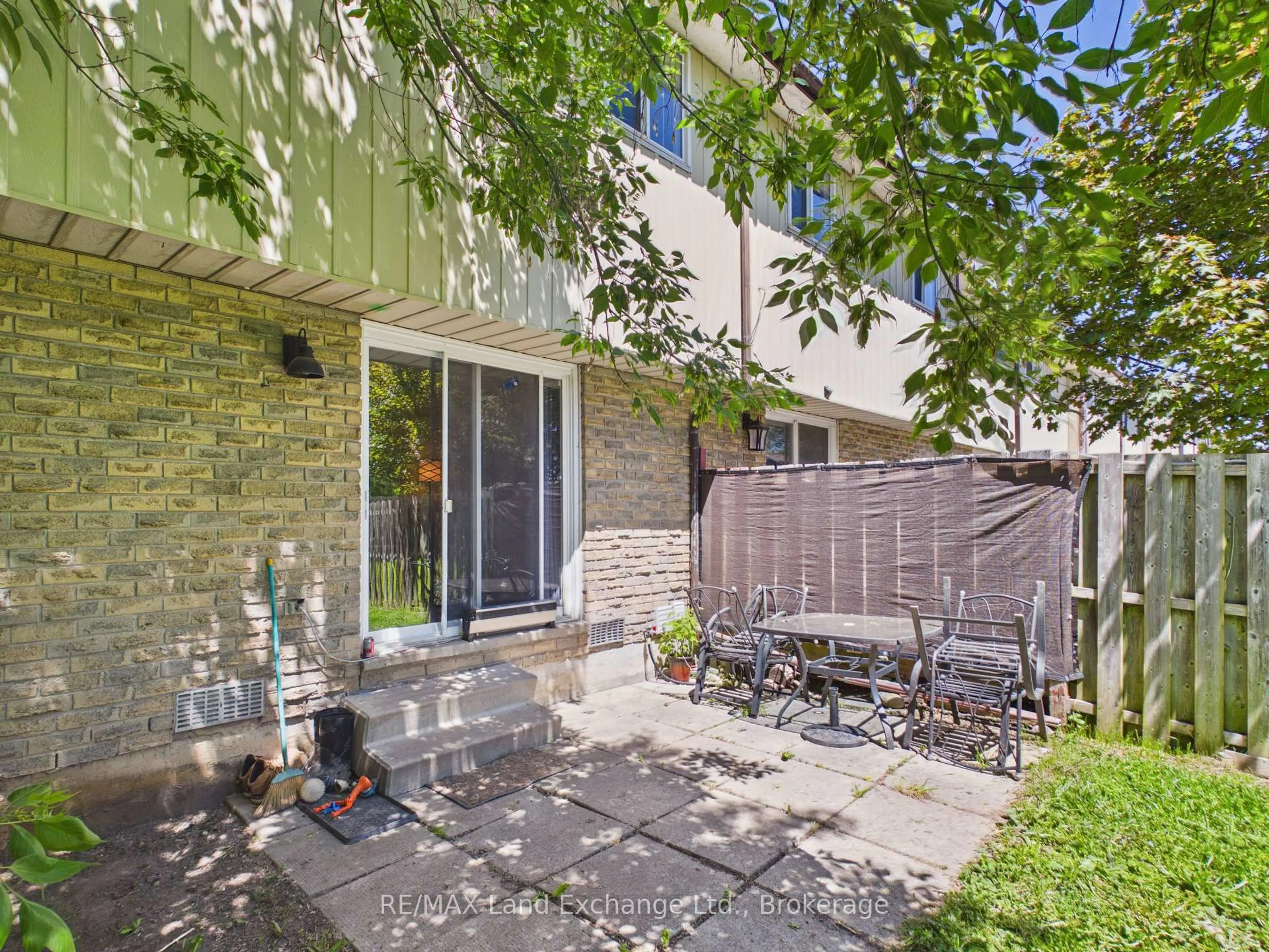 Patio, street for 658 Hunter St, Kincardine Ontario N2Z 1S1