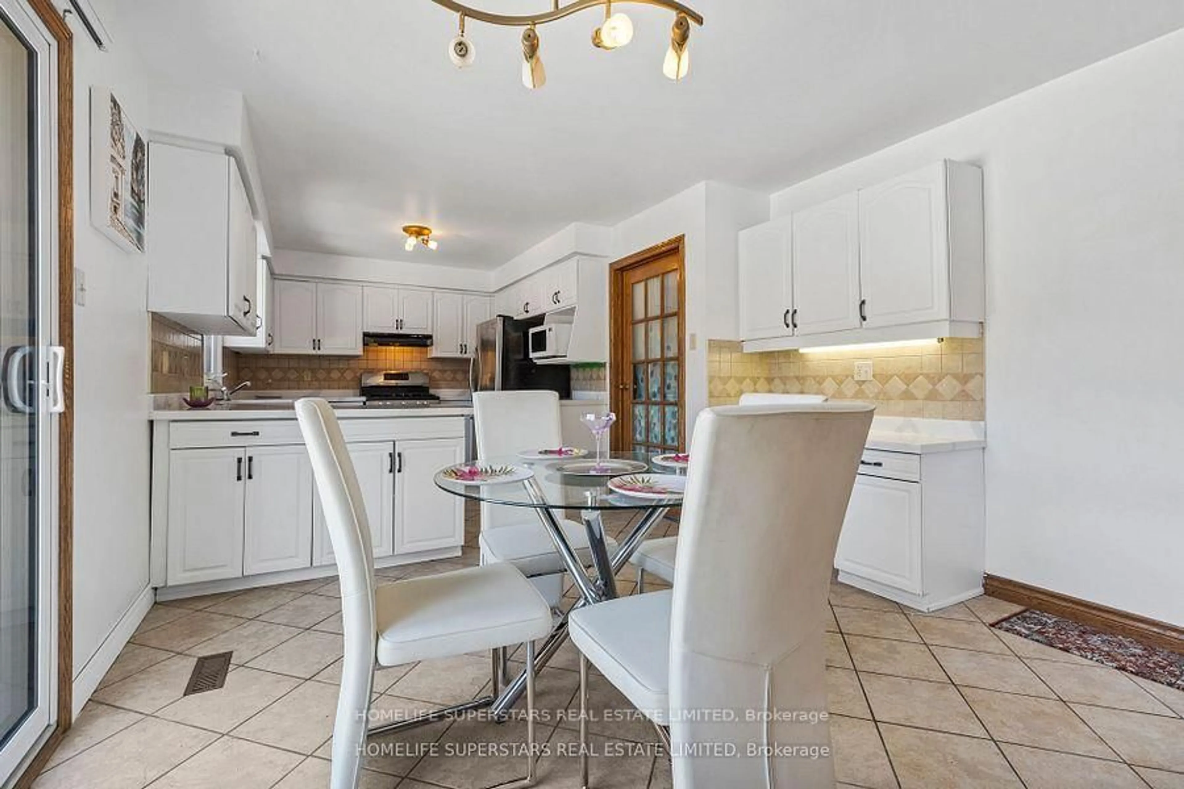 Open concept kitchen, ceramic/tile floor for 1565 Hastings Dr, London North Ontario N5X 3C5
