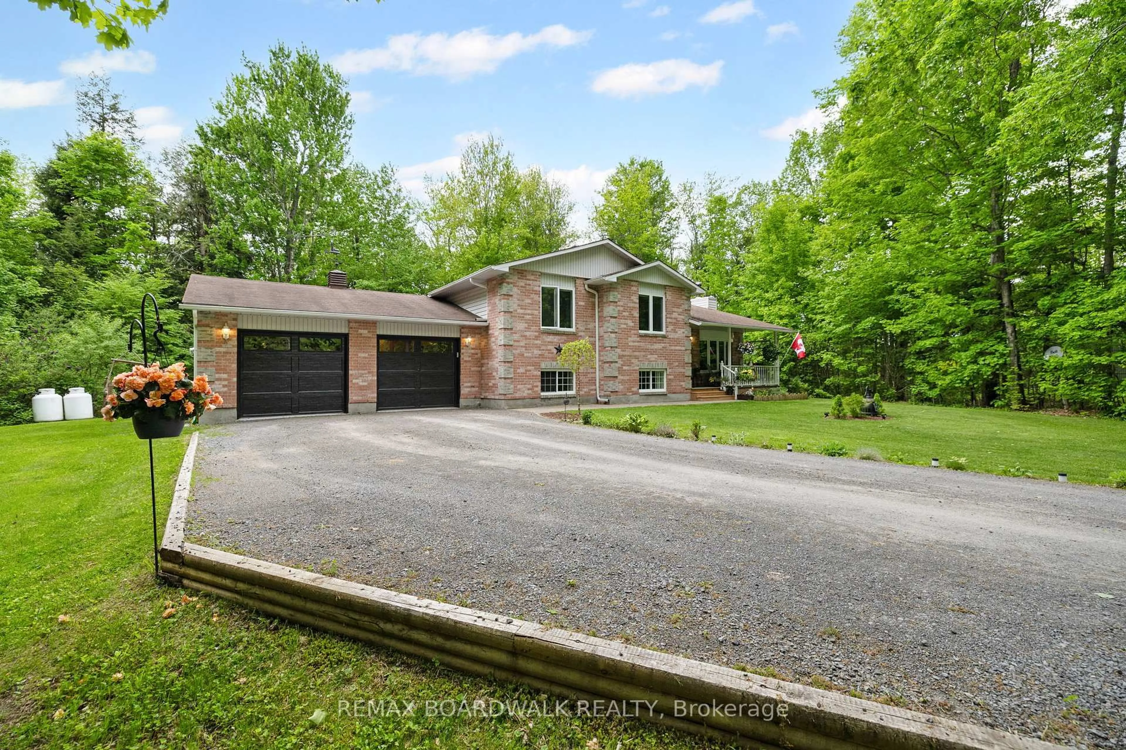 A pic from outside/outdoor area/front of a property/back of a property/a pic from drone, street for 133 Hummingbird Lane, Carleton Place Ontario K7C 3P2