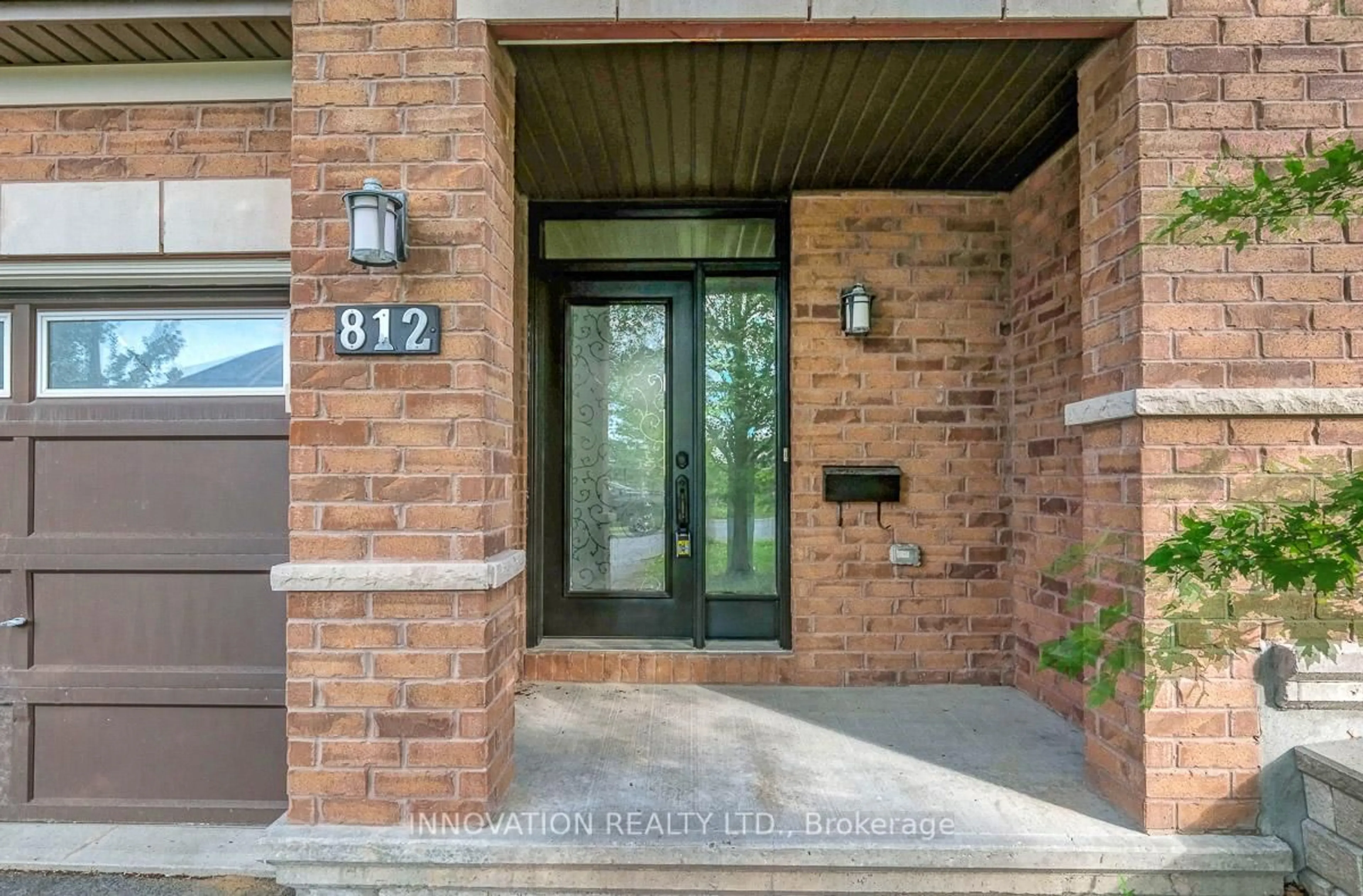 Indoor entryway for 812 FLETCHER Circ, Ottawa Ontario K2T 0B6