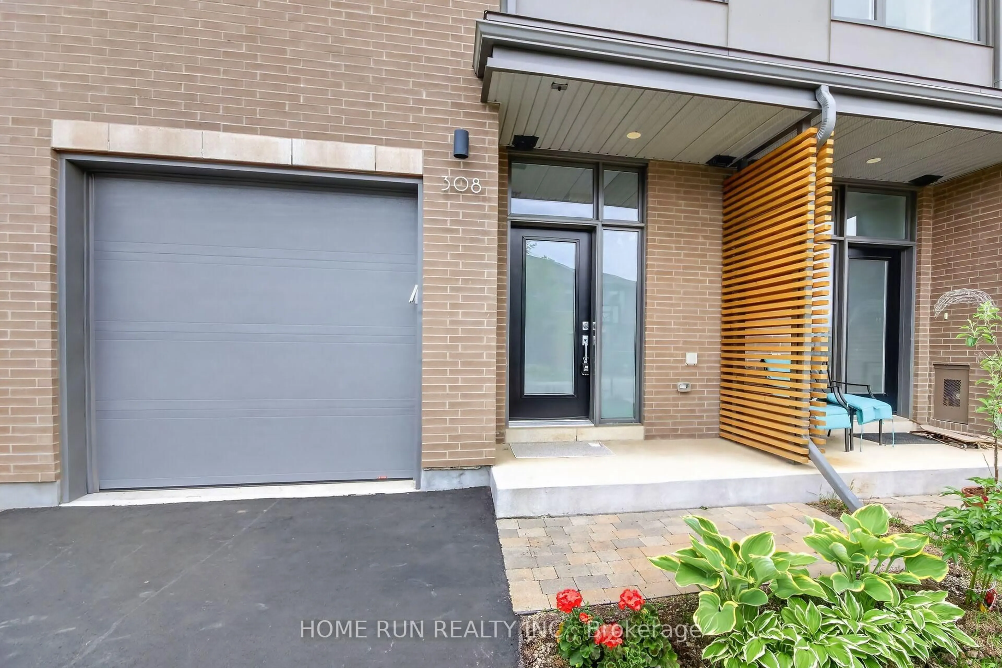 Unknown for 308 WIGWAS St, Ottawa Ontario K1K 5A1