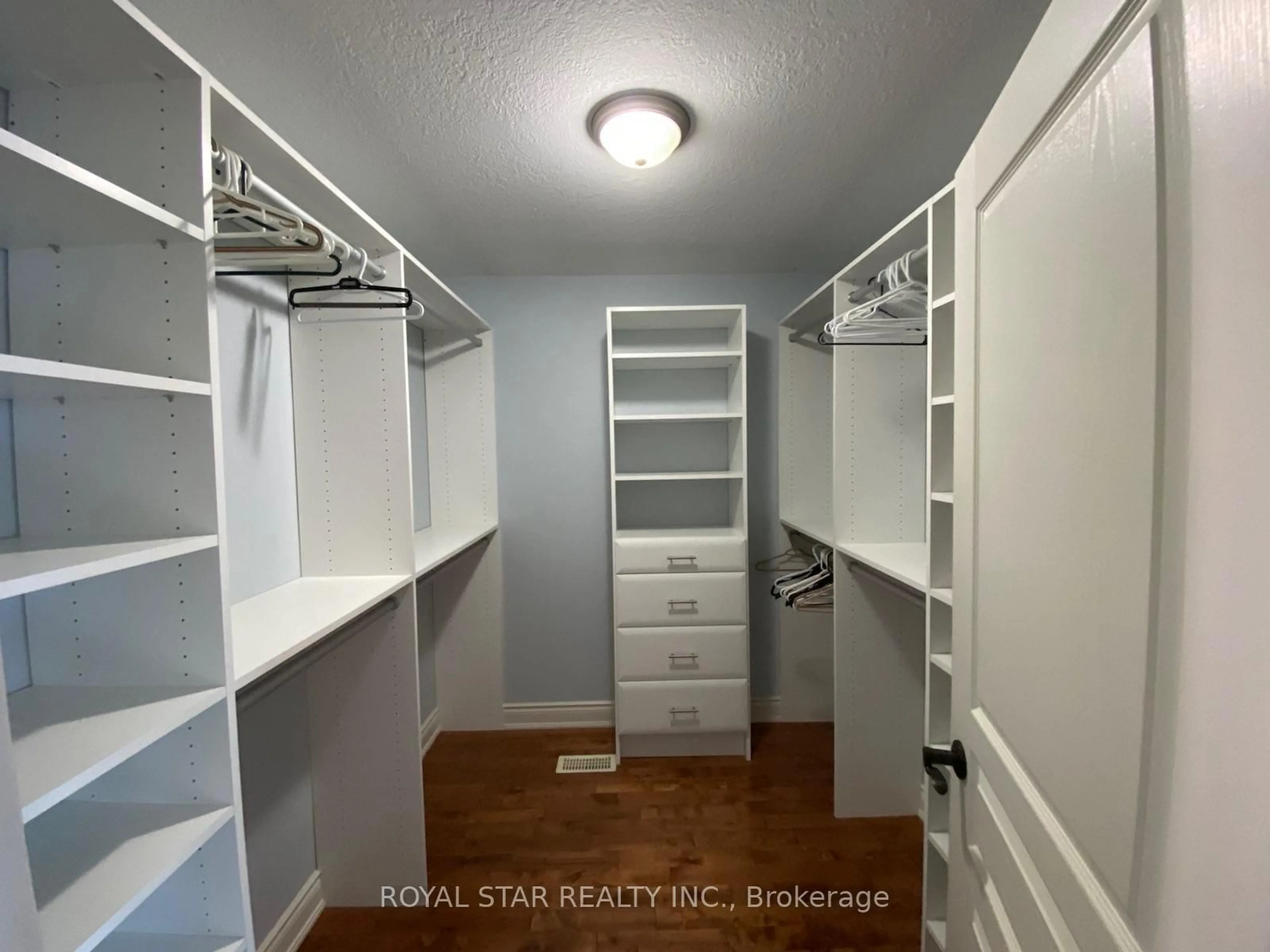 Storage room or clothes room or walk-in closet for 32 Mountwood Ave, Hamilton Ontario L8N 2G9