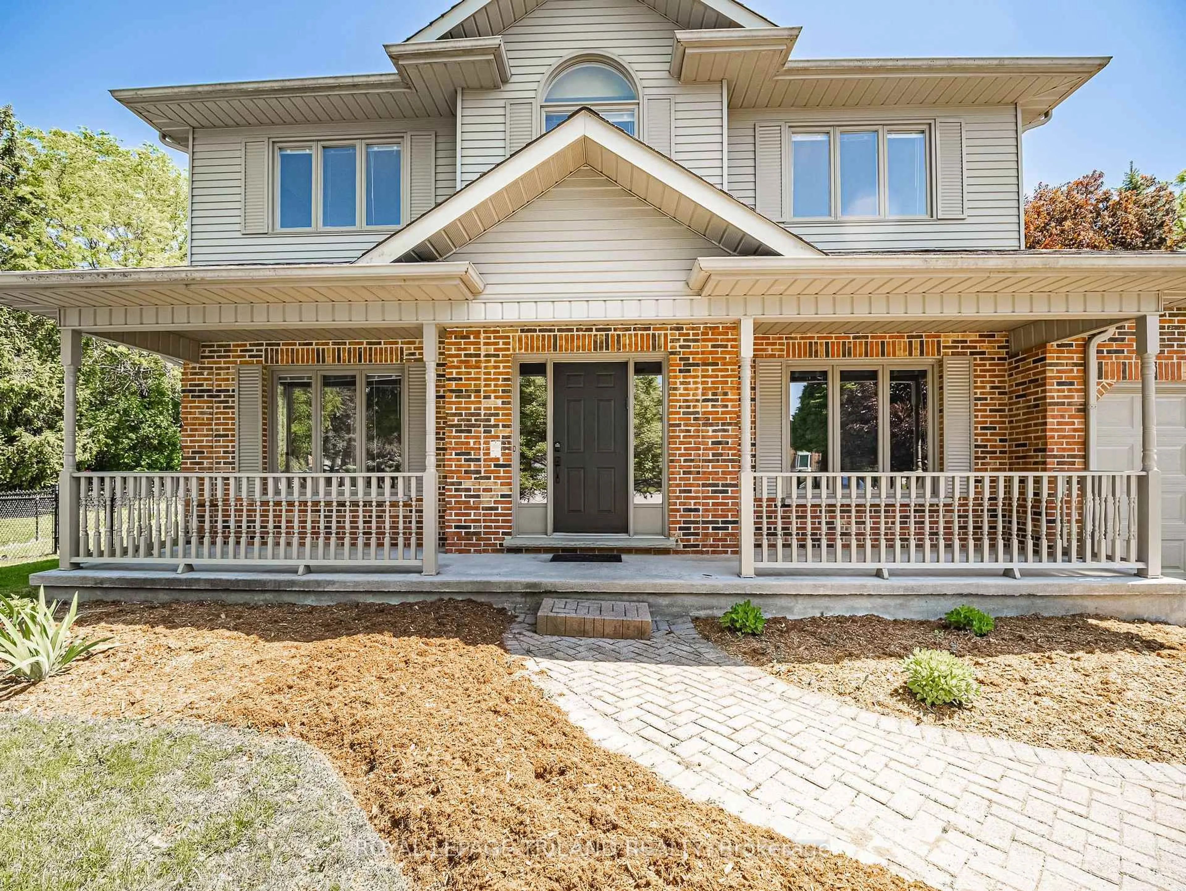 Home with brick exterior material, street for 18 Angus Crt, London North Ontario N5X 3J4