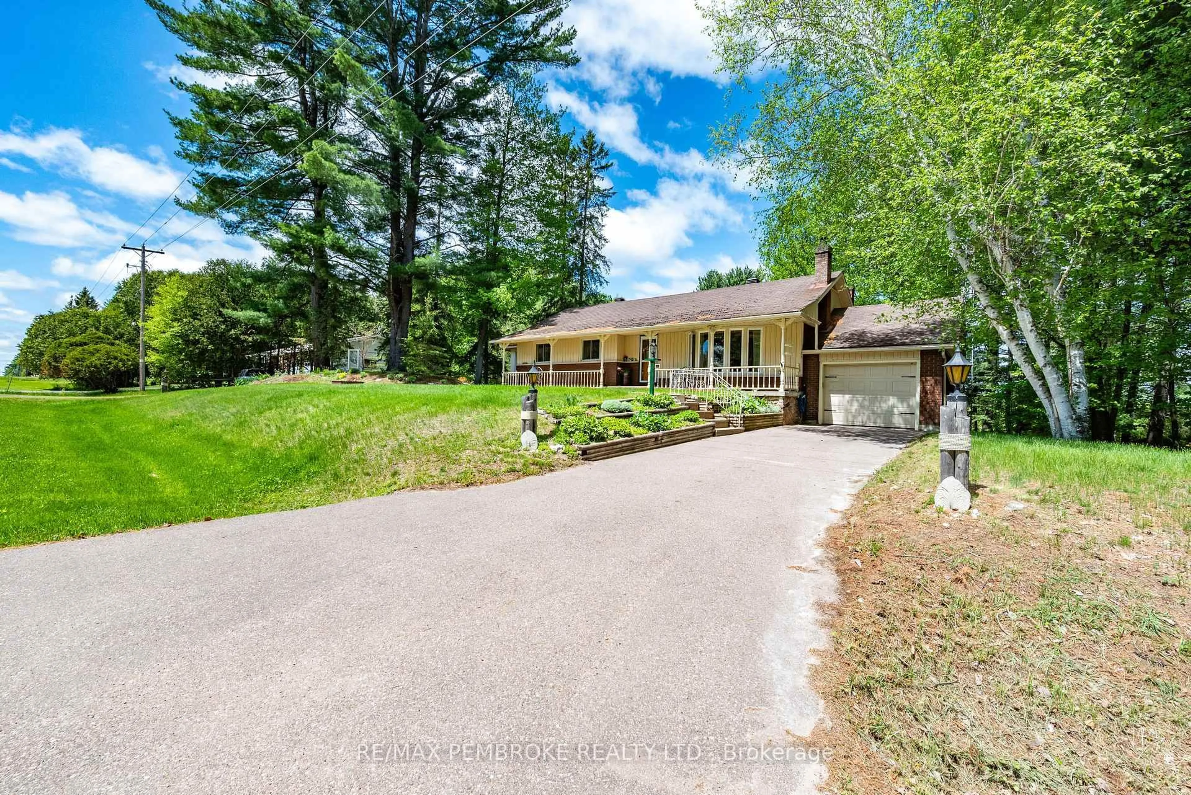 A pic from outside/outdoor area/front of a property/back of a property/a pic from drone, unknown for 236 Witt Rd, Pembroke Ontario K8A 6W5