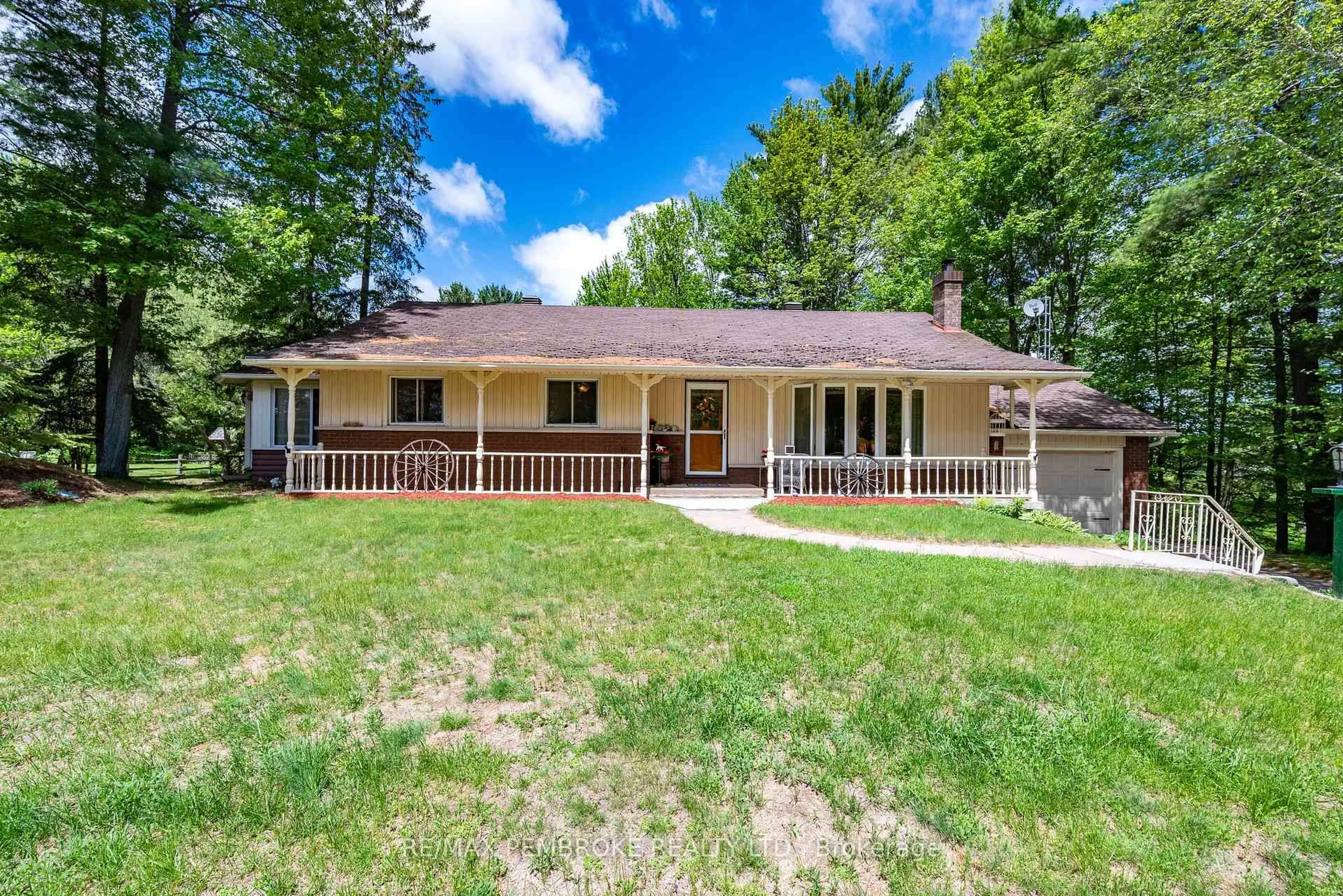 A pic from outside/outdoor area/front of a property/back of a property/a pic from drone, unknown for 236 Witt Rd, Pembroke Ontario K8A 6W5
