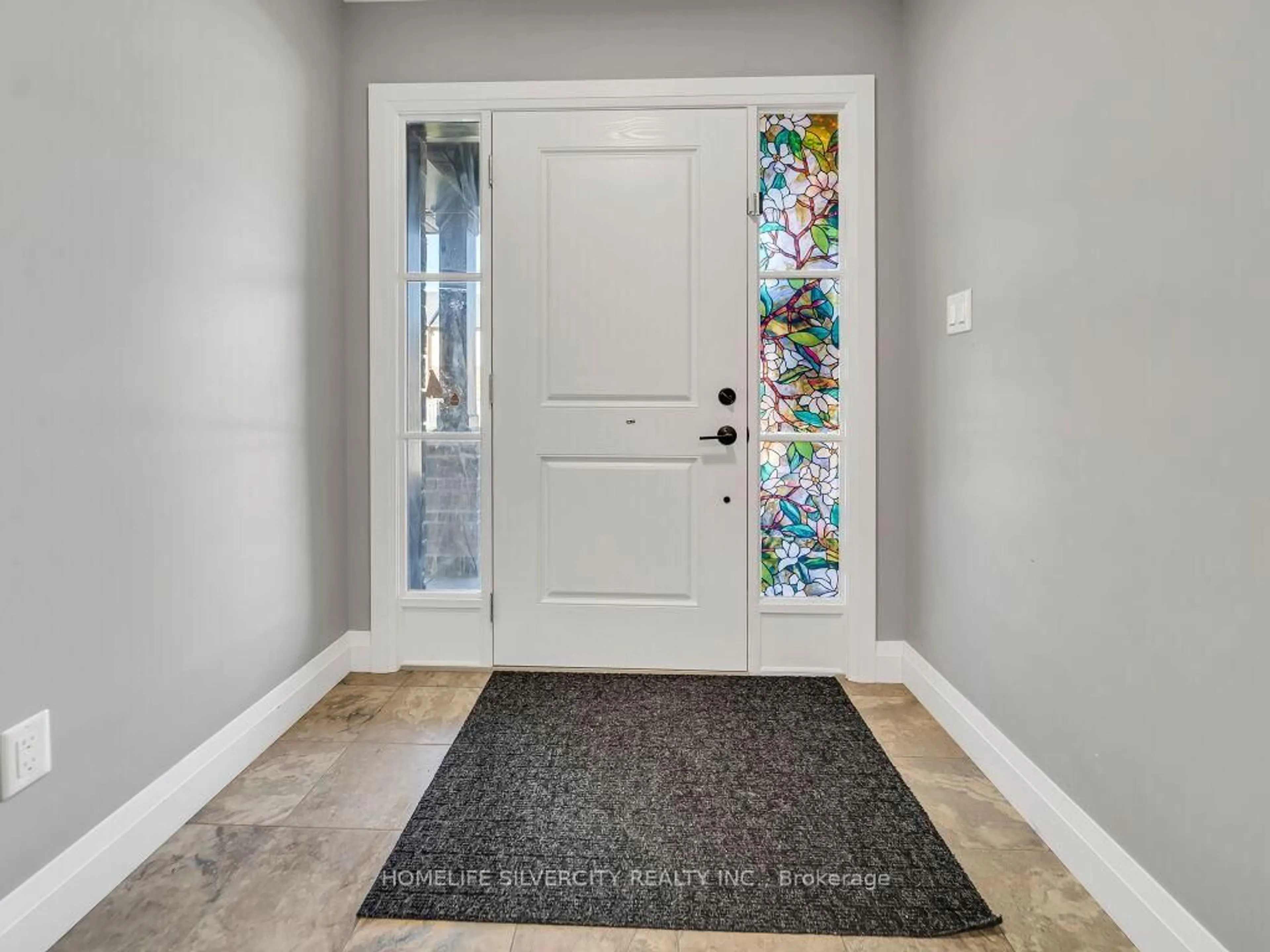 Indoor entryway for 442 Ontario St, Woodstock Ontario N4V 1G7