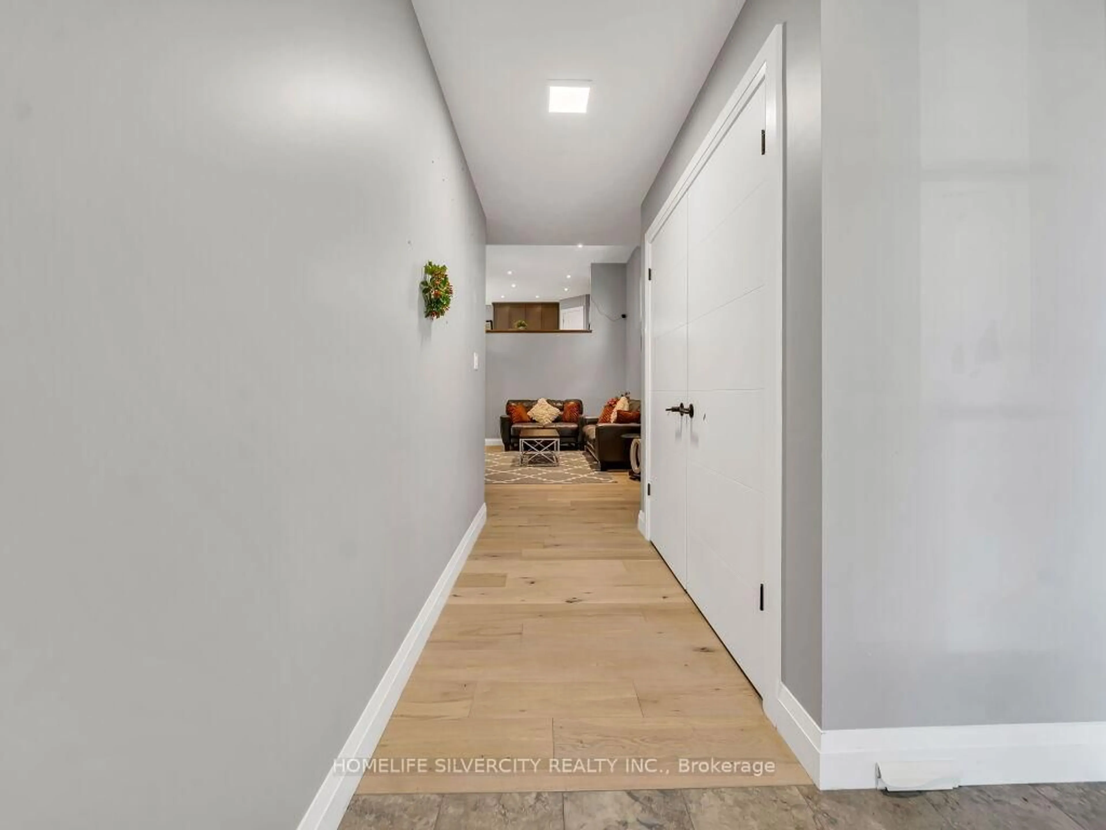 Indoor entryway for 442 Ontario St, Woodstock Ontario N4V 1G7