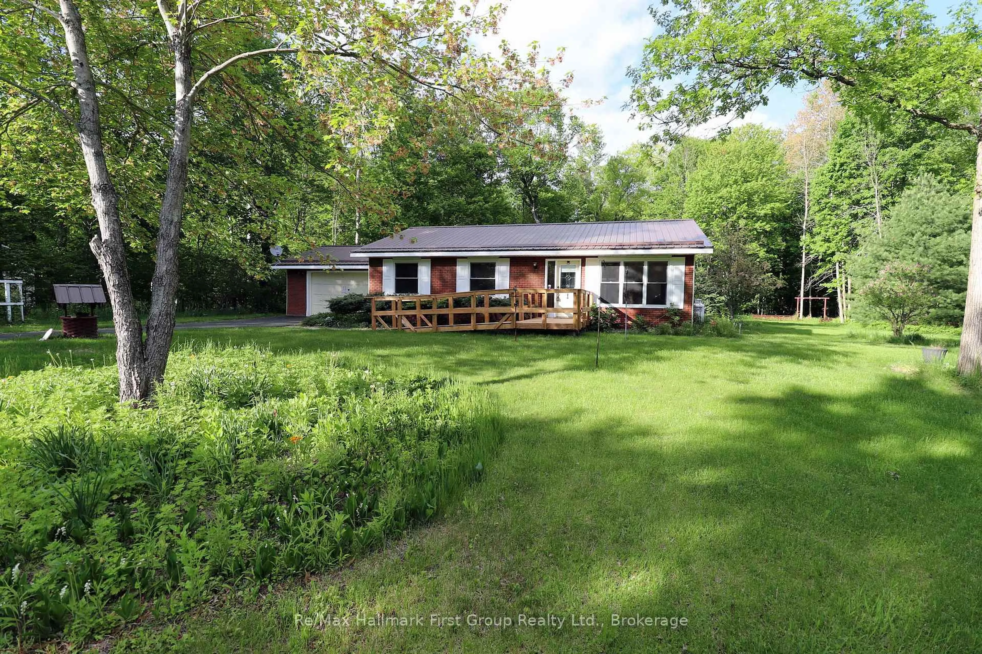 A pic from outside/outdoor area/front of a property/back of a property/a pic from drone, unknown for 97 McCrea Crt, Tweed Ontario K0K 3J0