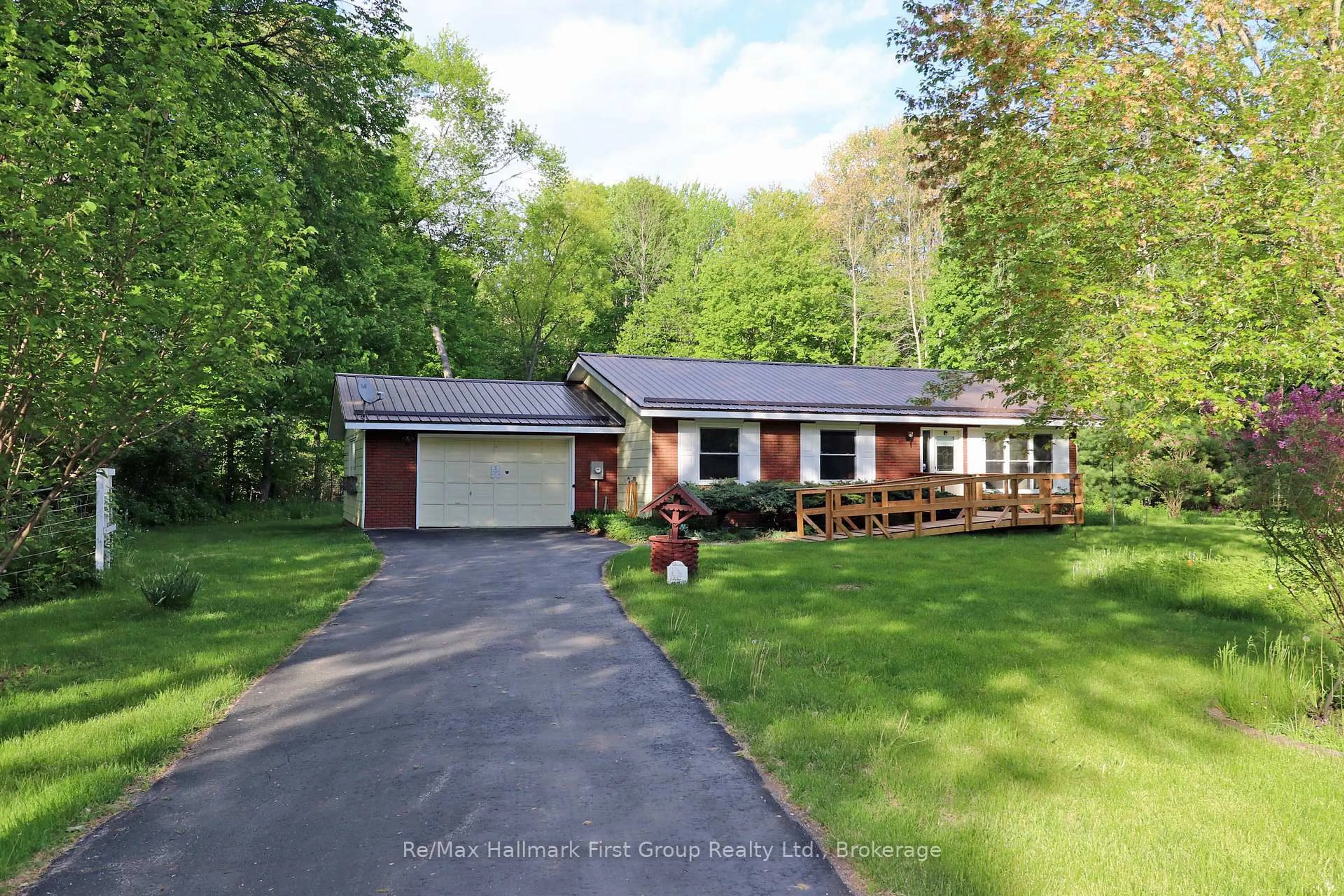 A pic from outside/outdoor area/front of a property/back of a property/a pic from drone, street for 97 McCrea Crt, Tweed Ontario K0K 3J0