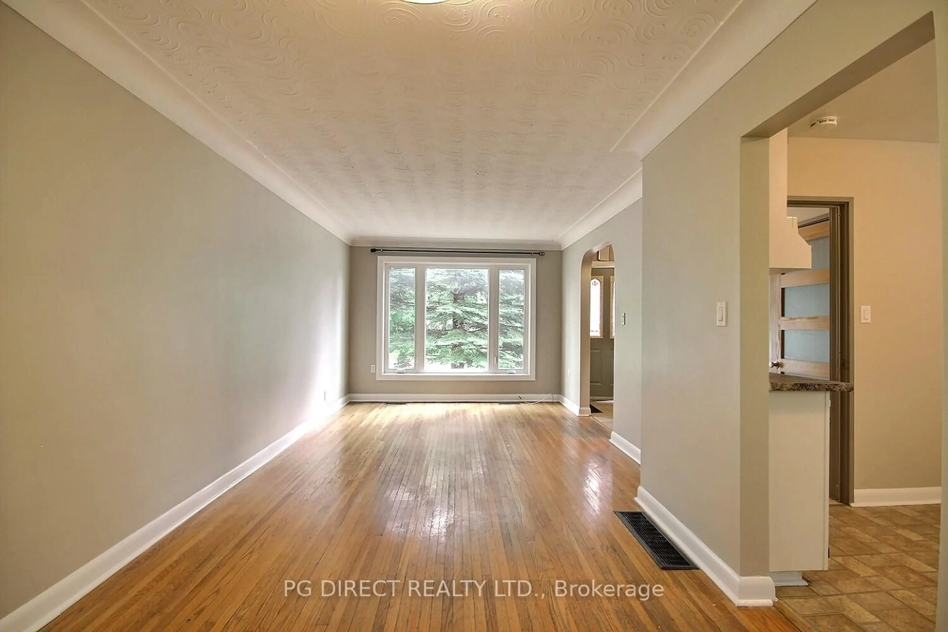 Indoor entryway for 950 Portsmouth Ave, Kingston Ontario K7M 1W9