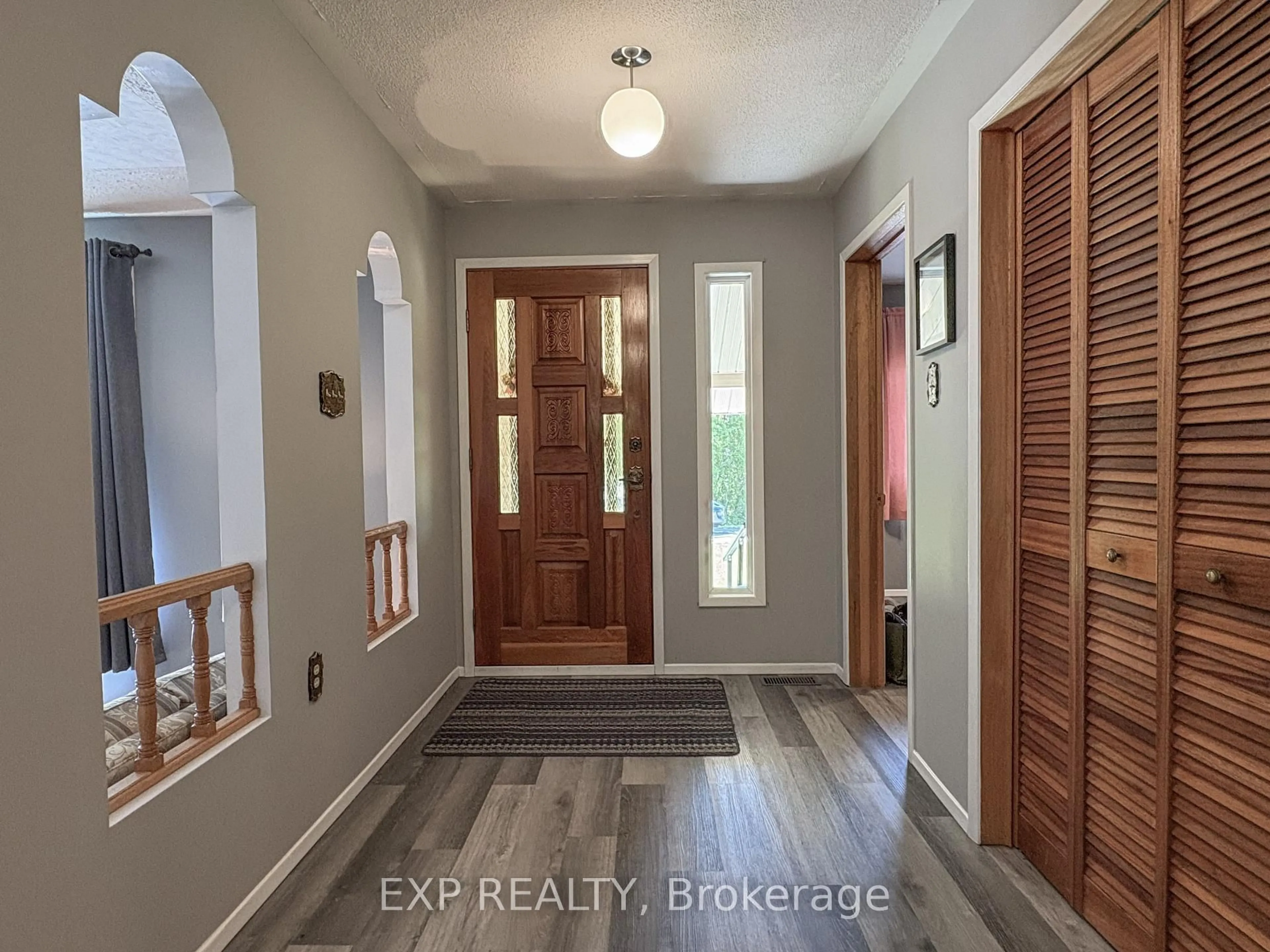 Indoor entryway for 426 Sidney Ave, Renfrew Ontario K7V 3Z8