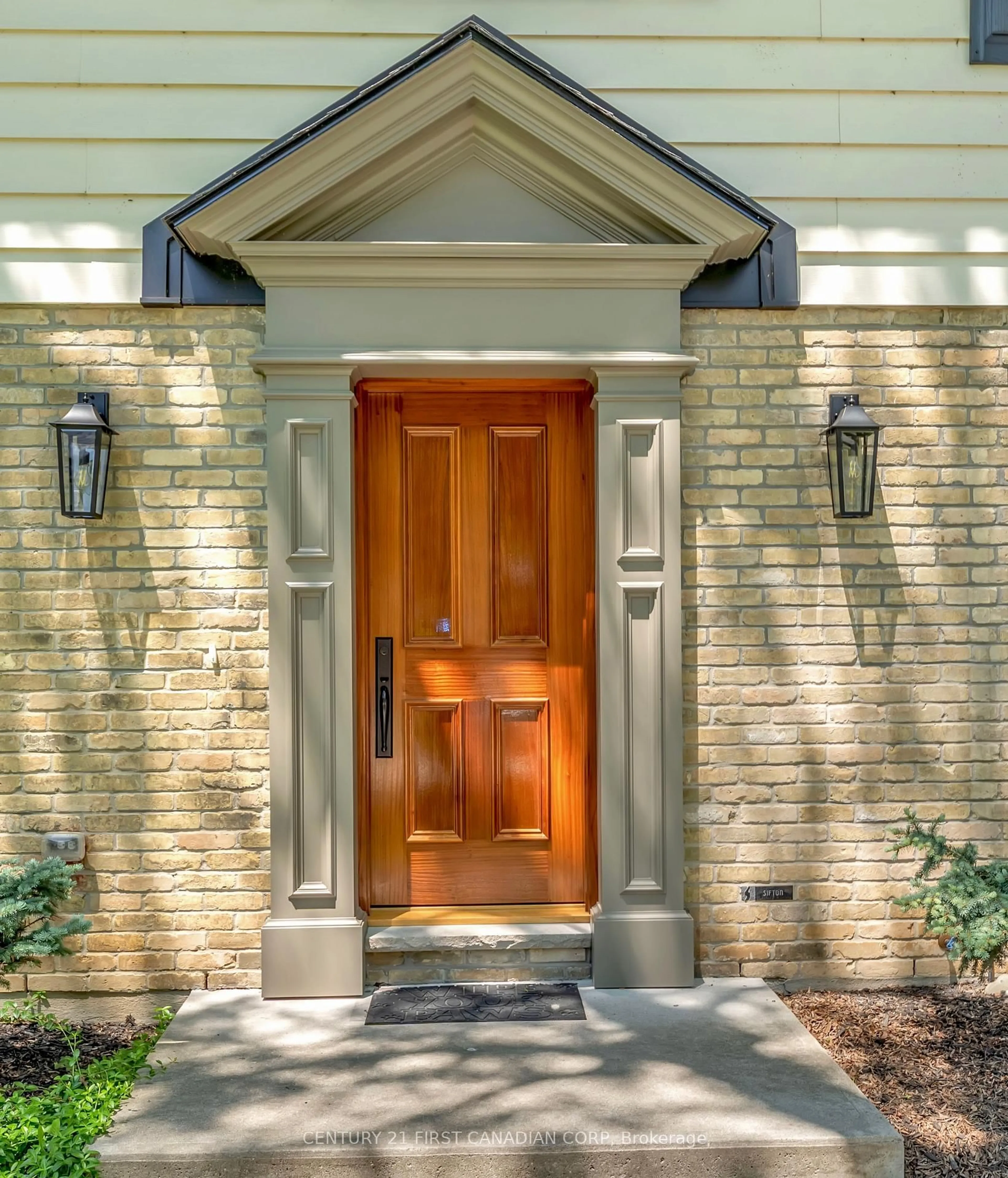 Indoor entryway for 54 Lloyd Manor Cres, London North Ontario N6H 3Z3